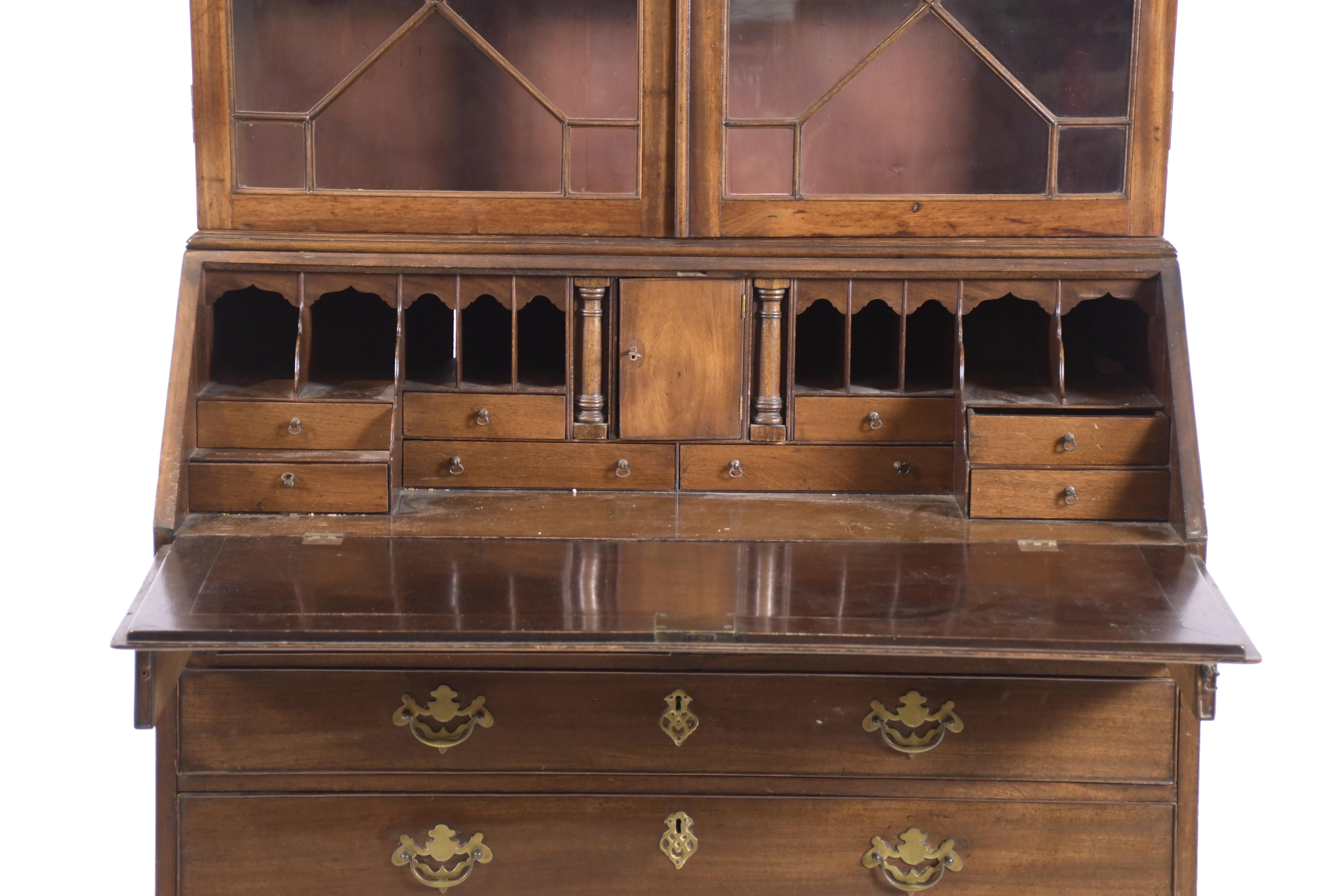 BUREAU LIBRERÍA ESTILO GEORGE II, SIGLO XIX.