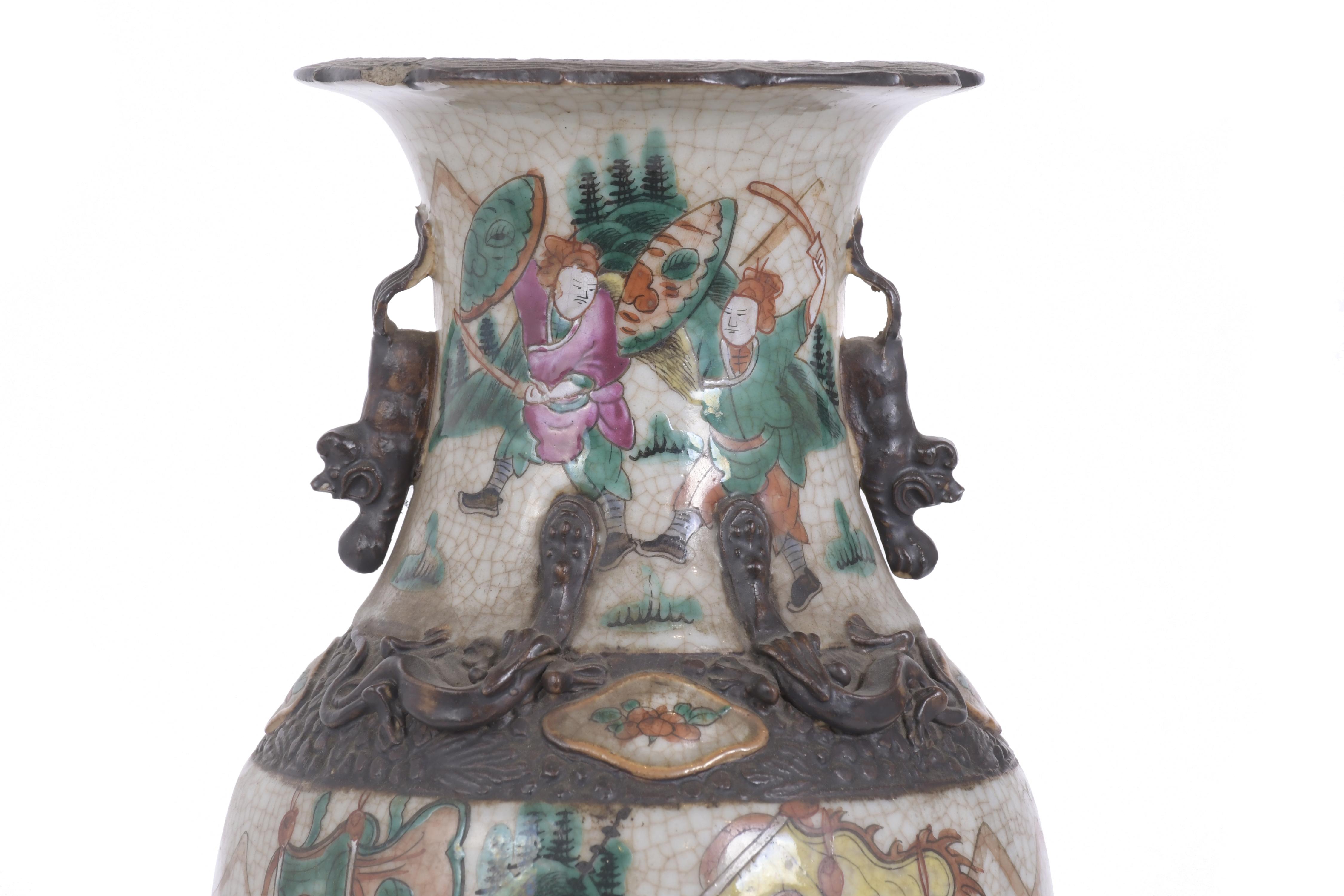 ESCUELA CHINA, MED. SIGLO XX.  Jarrón en porcelana de Nanji