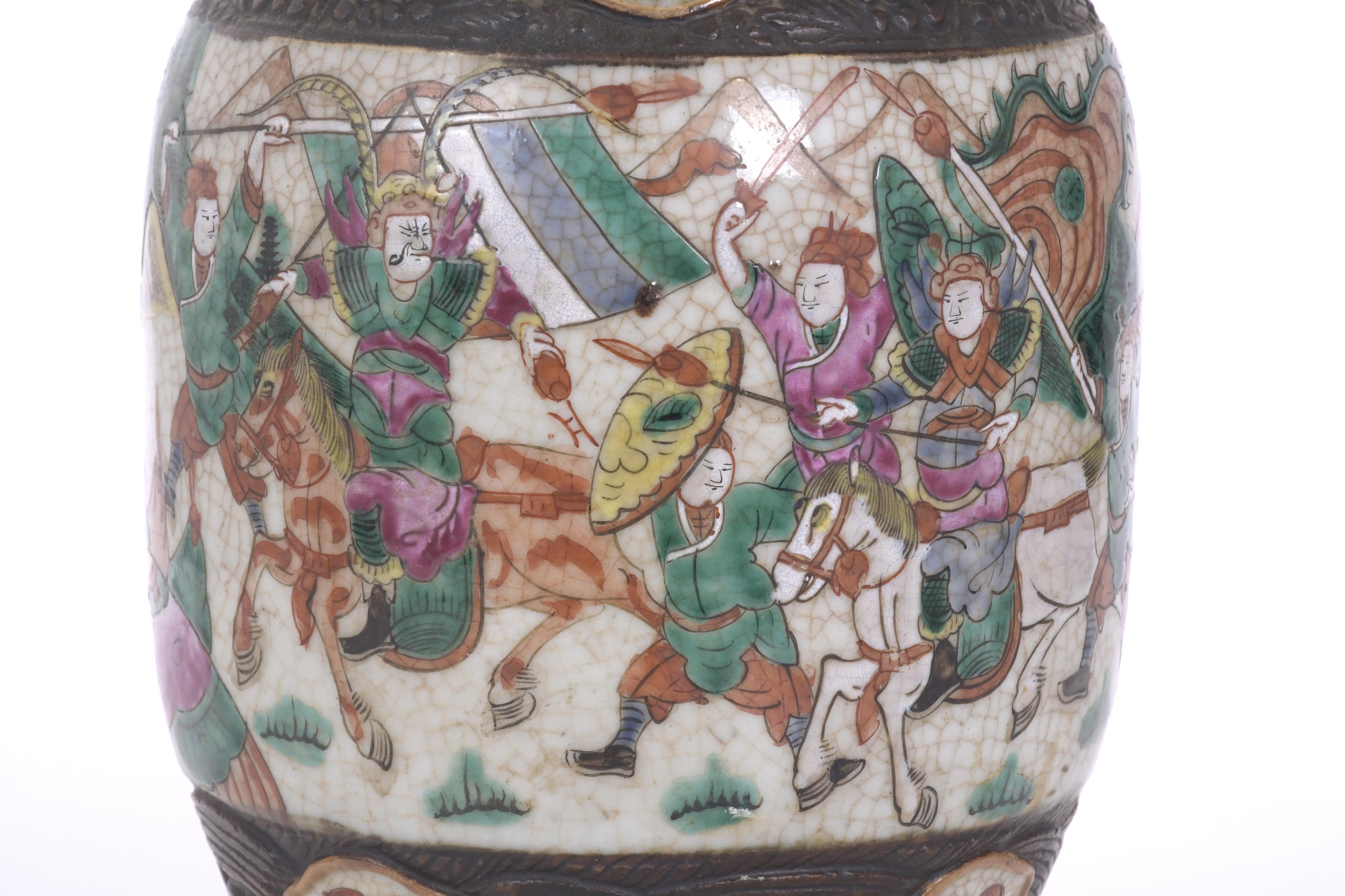 ESCUELA CHINA, MED. SIGLO XX.  Jarrón en porcelana de Nanji