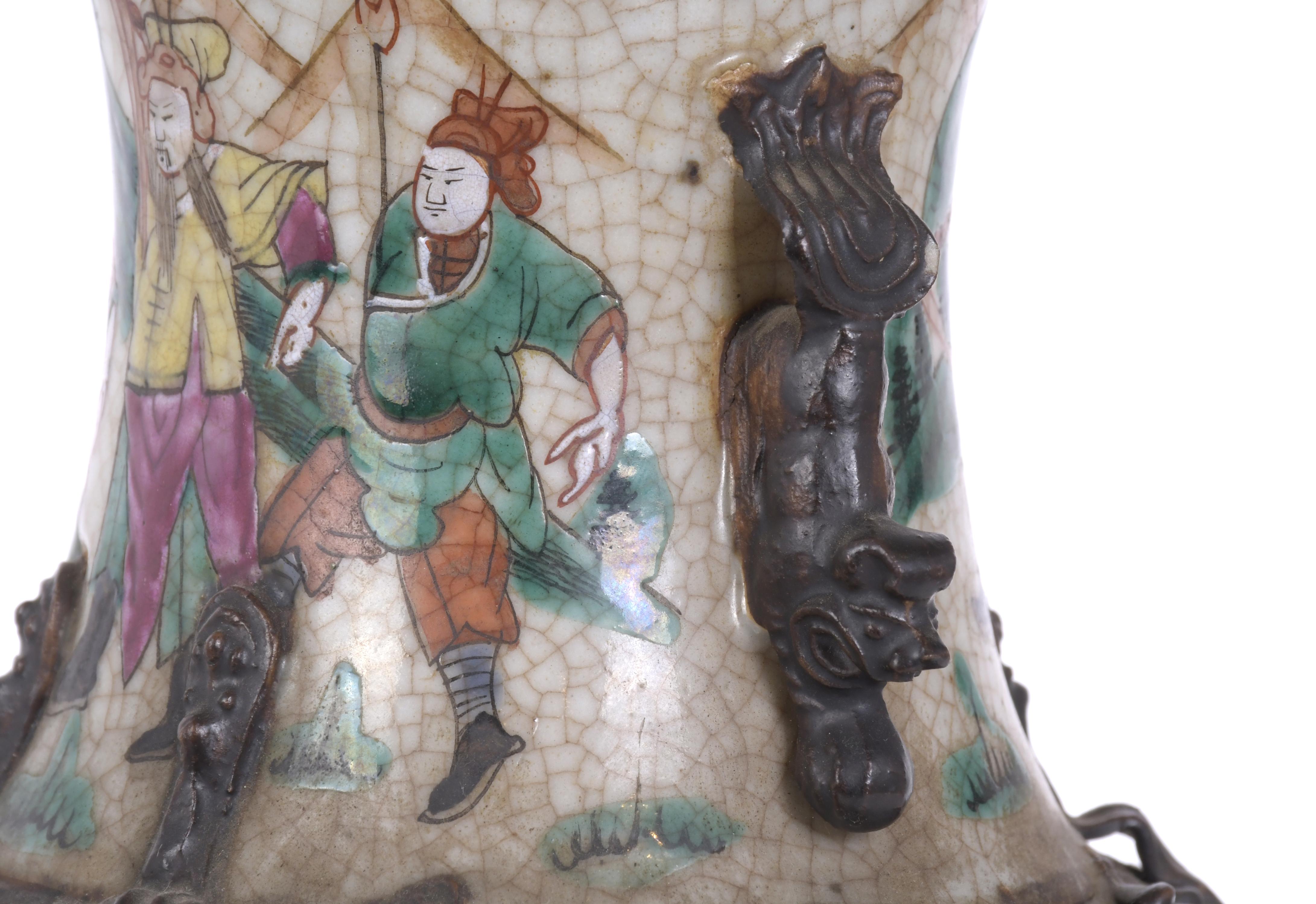 ESCUELA CHINA, MED. SIGLO XX.  Jarrón en porcelana de Nanji