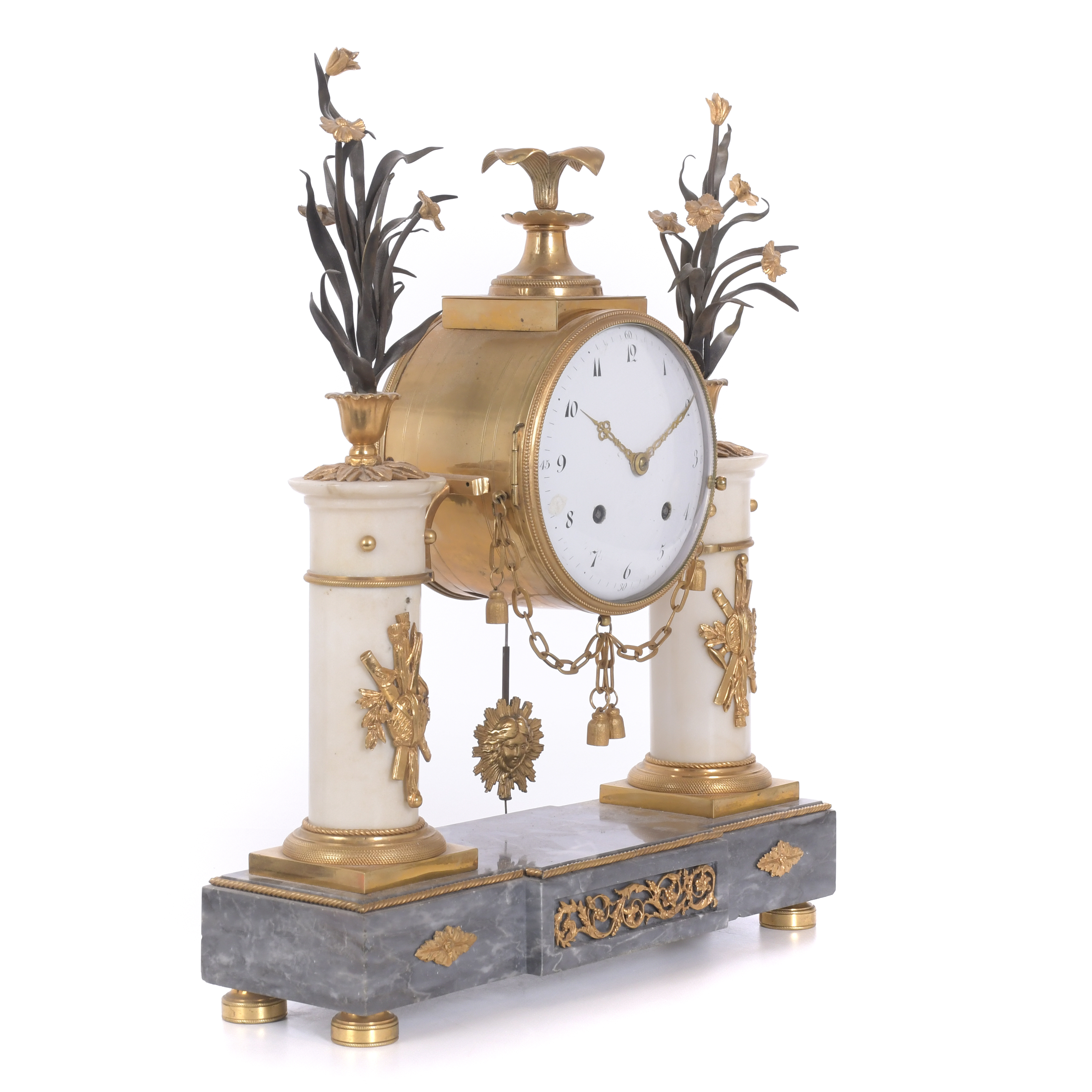 Reloj de sobremesa en pórtico Luis XVI, circa 1770 - 1780.