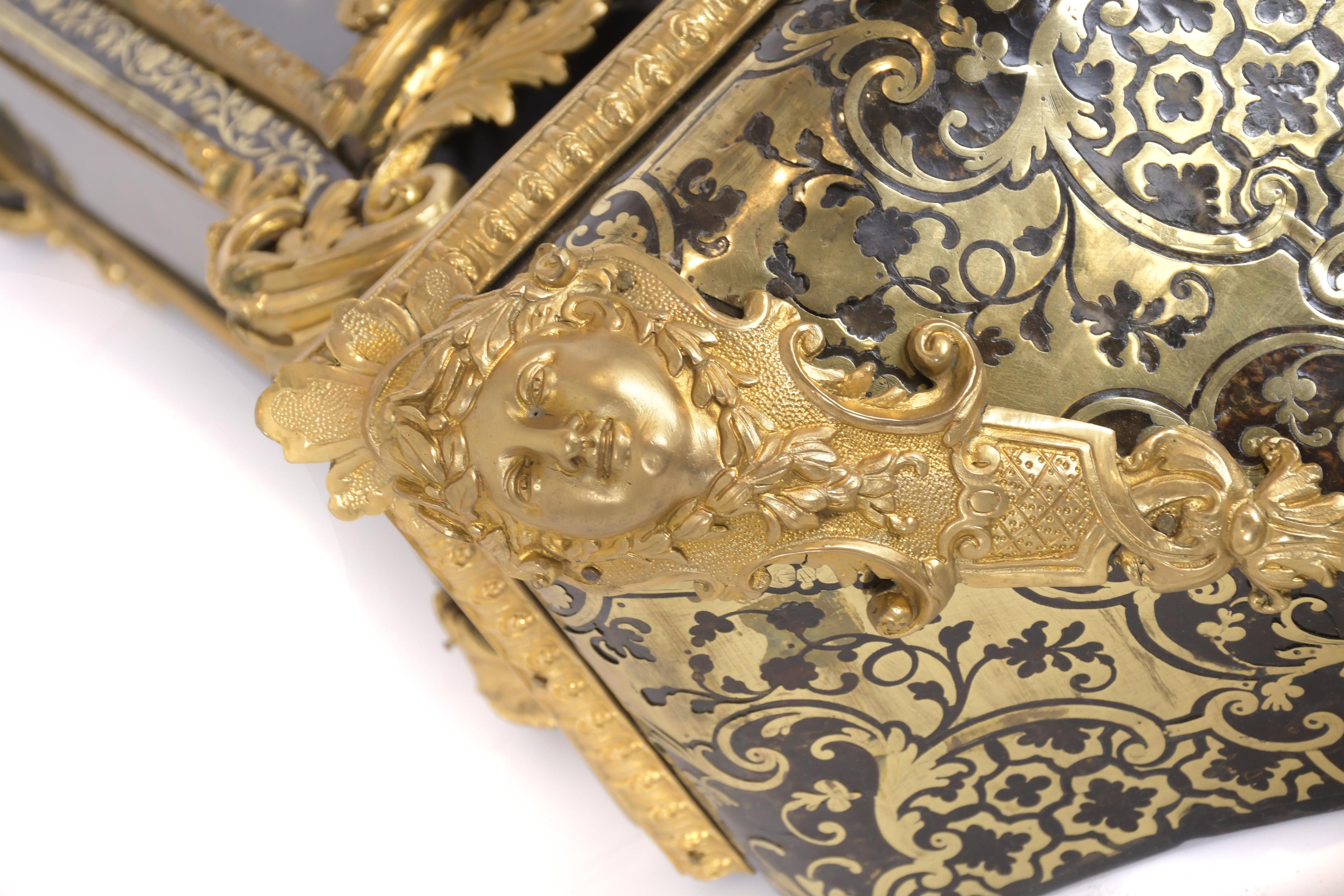 Reloj pendule en cartel Boulle Napoleón III, circa 1860.