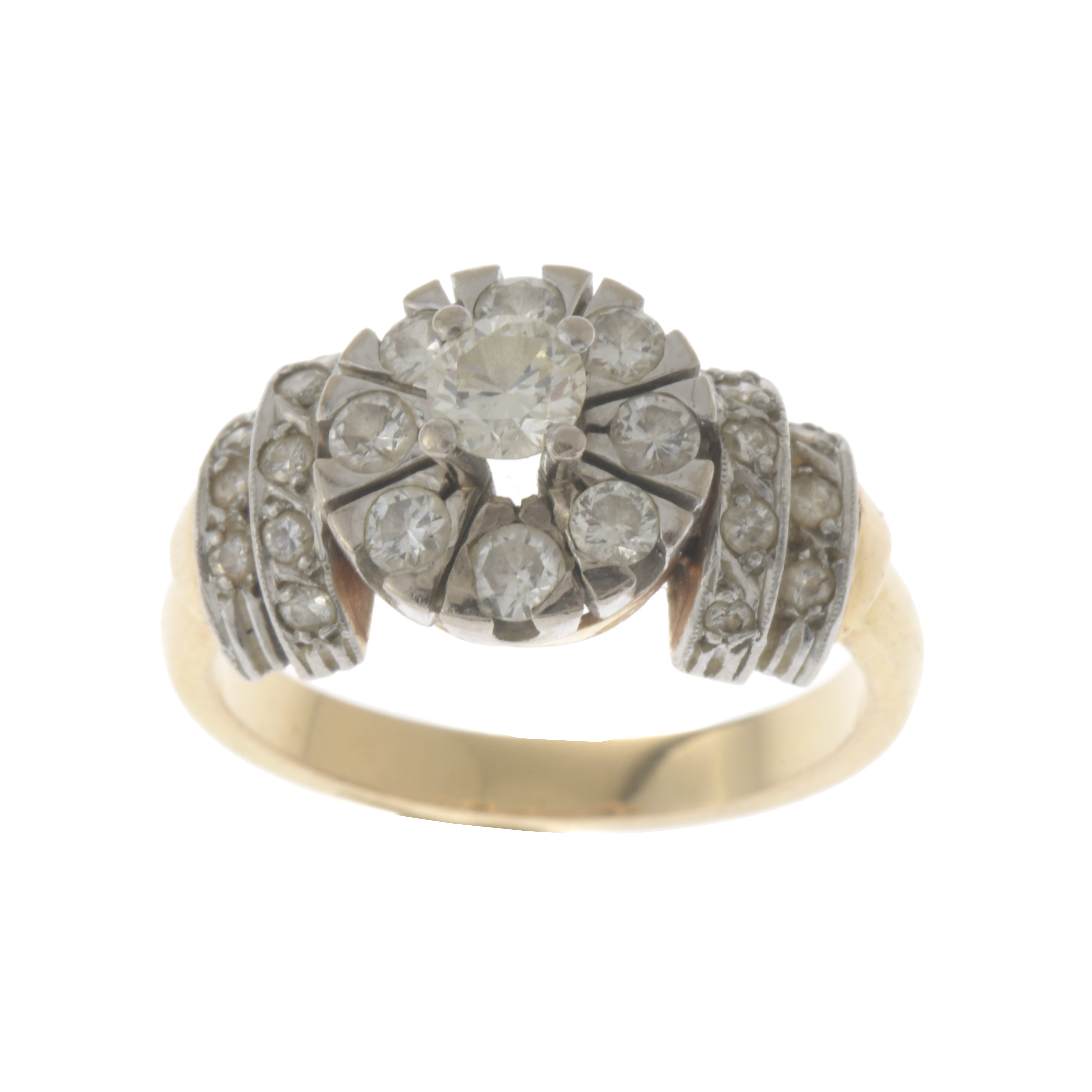 Anillo con rosetón de diamantes siguiendo modelos años 20.