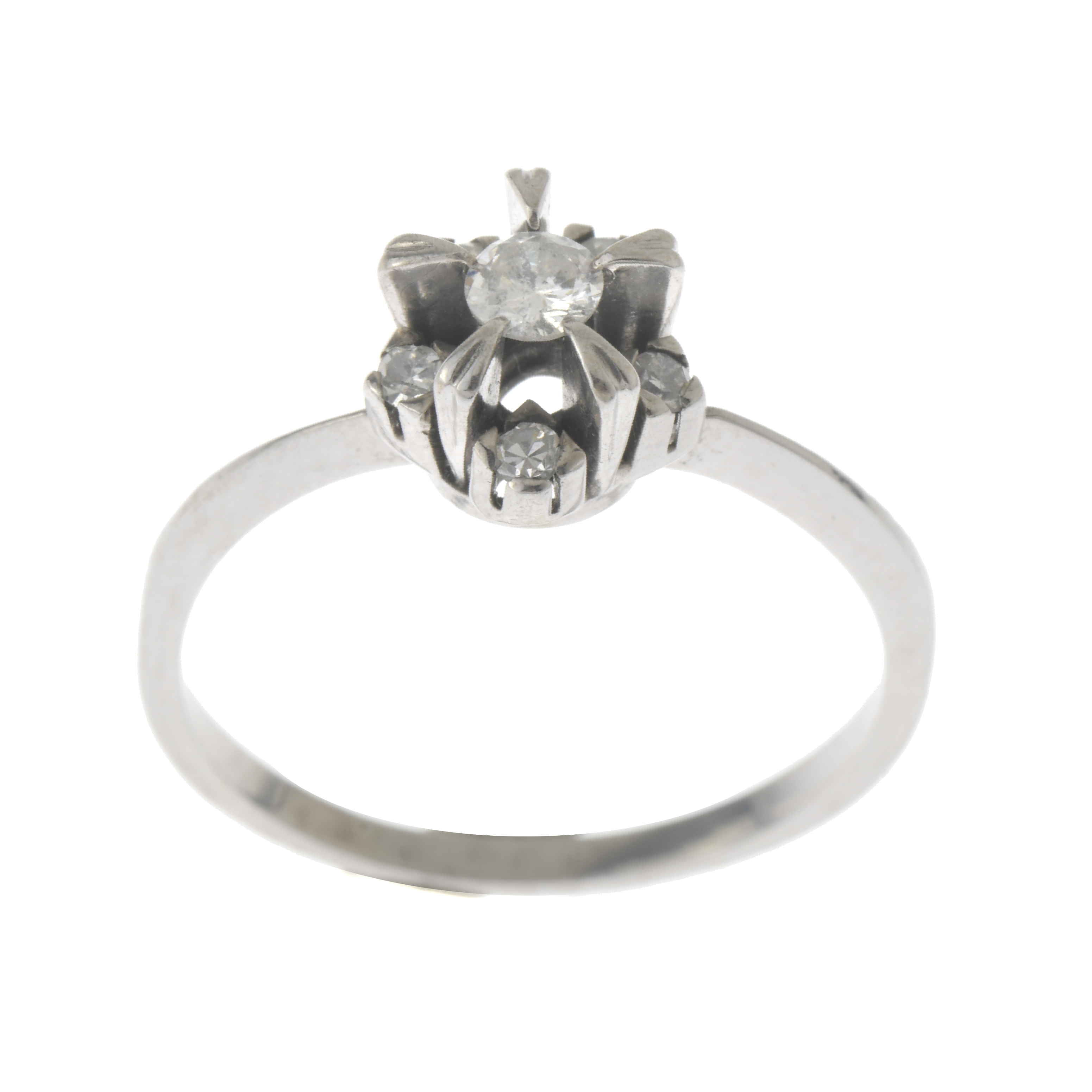 Anillo rosetón de diamantes.