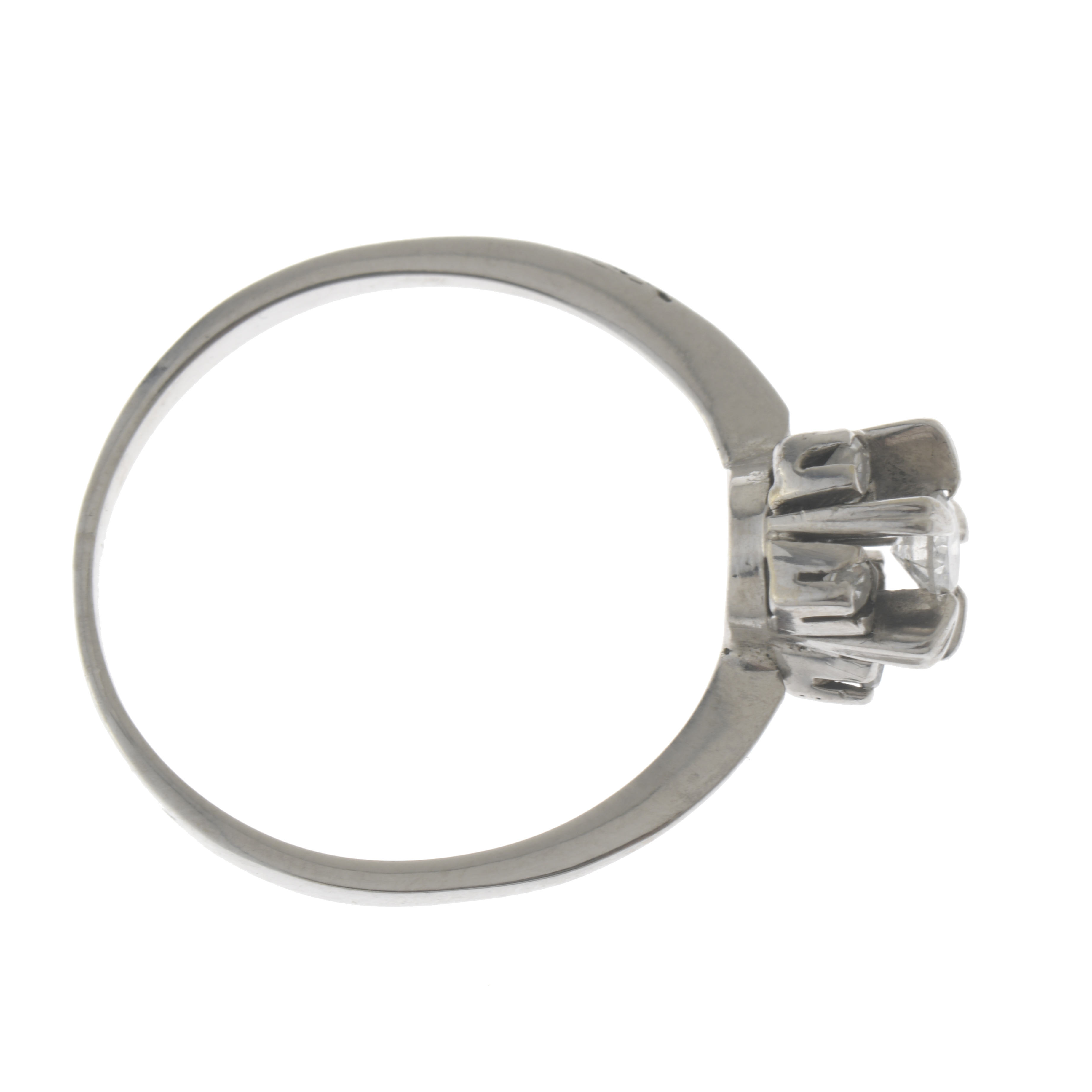 Anillo rosetón de diamantes.