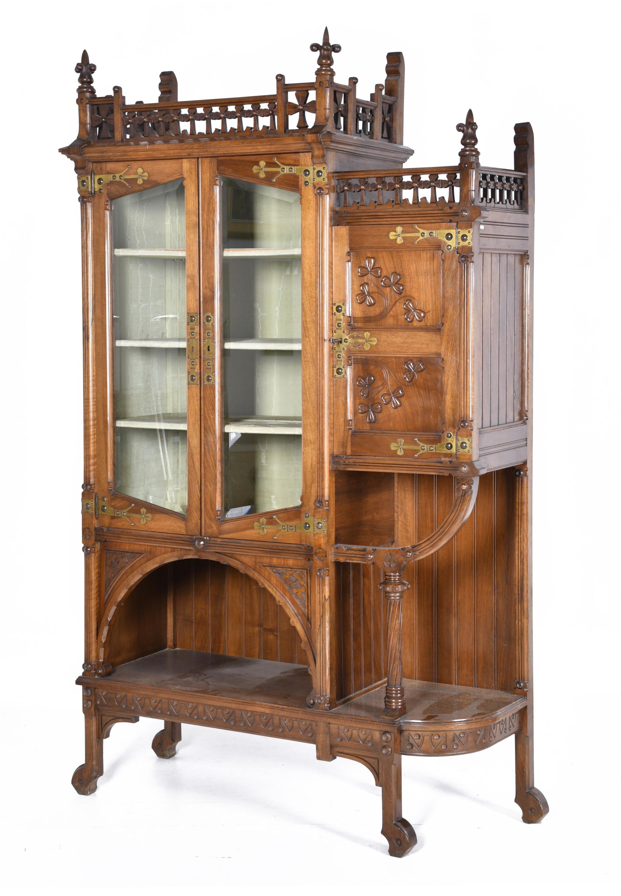 Mueble vitrina modernista, circa 1900 - 1910.