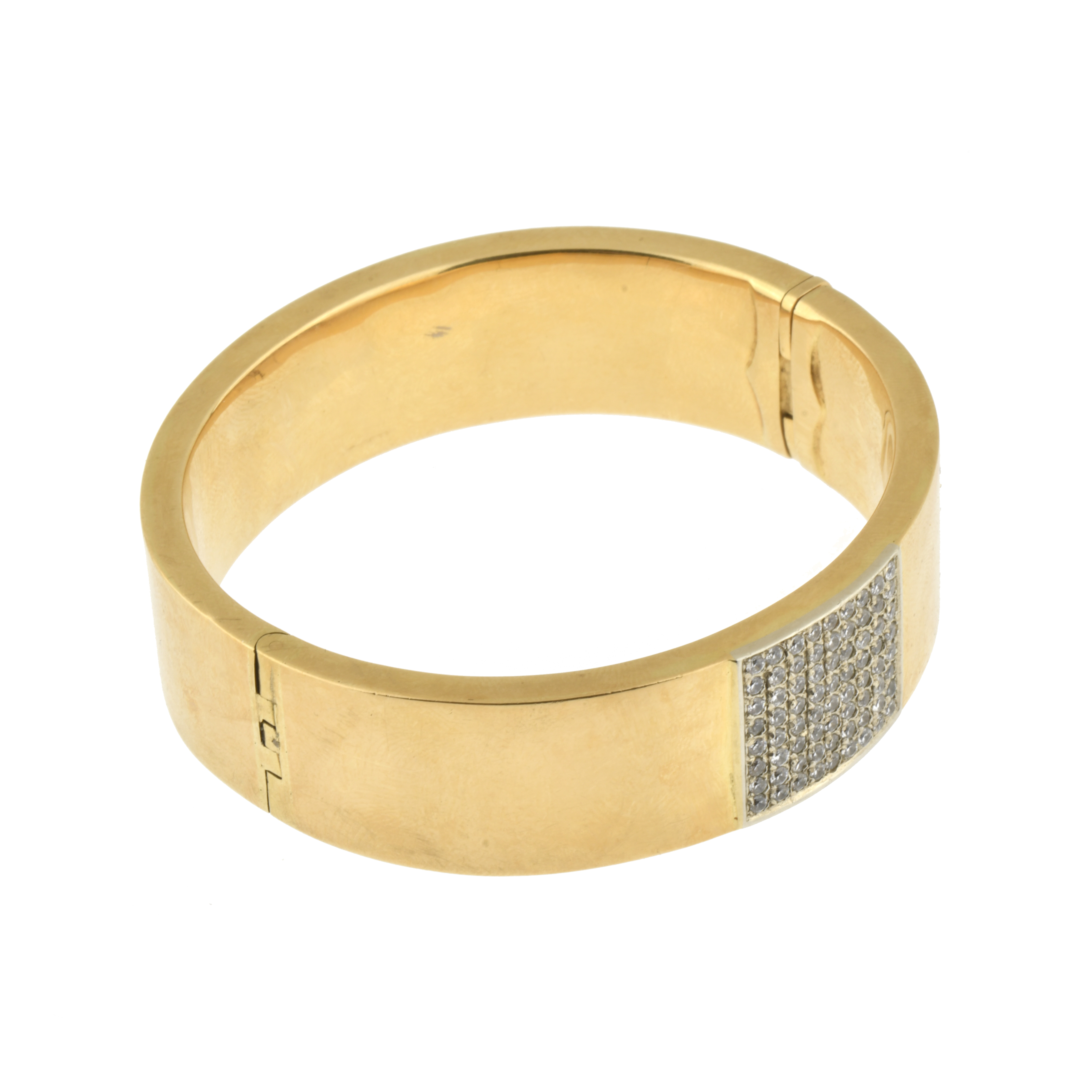 Brazalete en oro con diamantes.