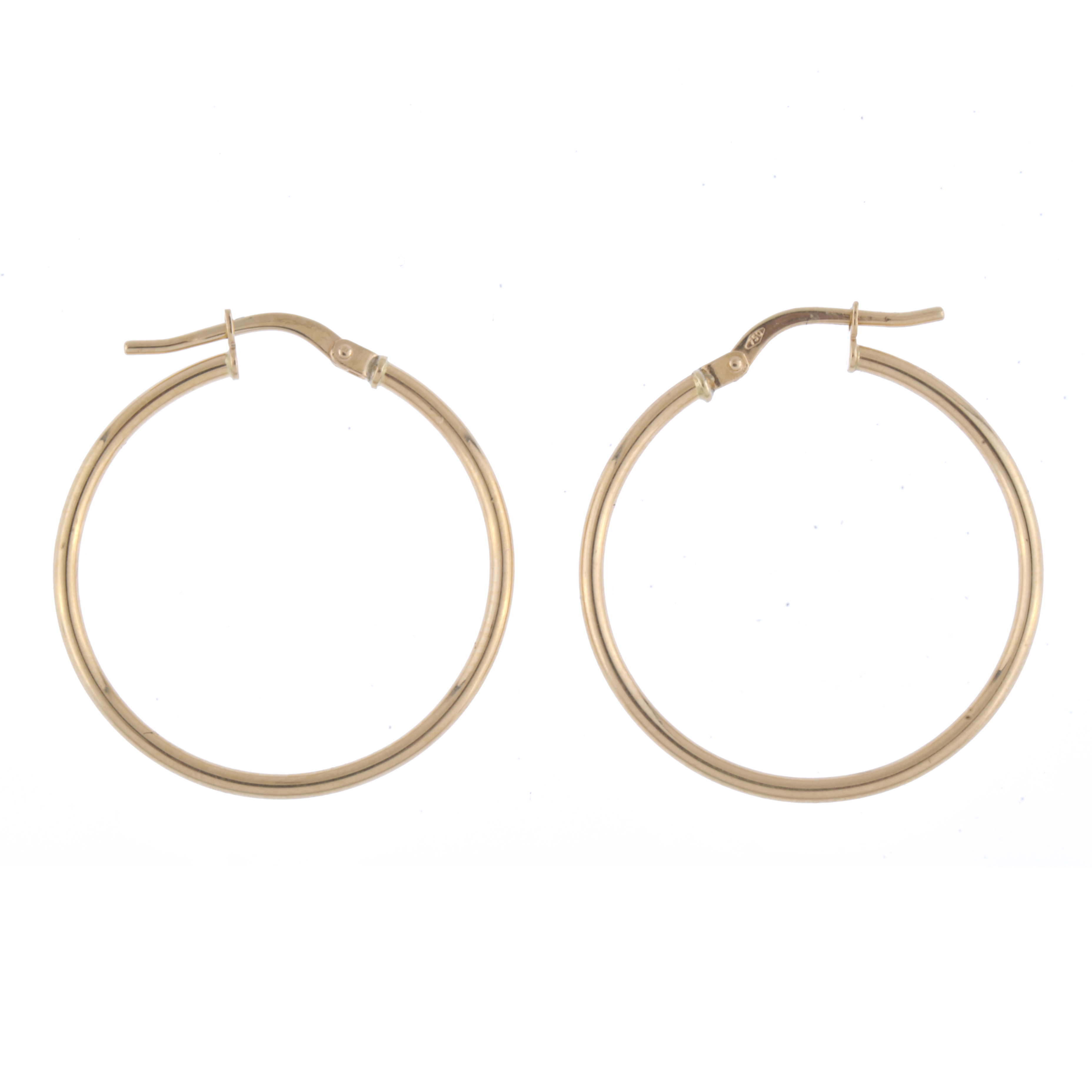 Pendientes aretes en oro.