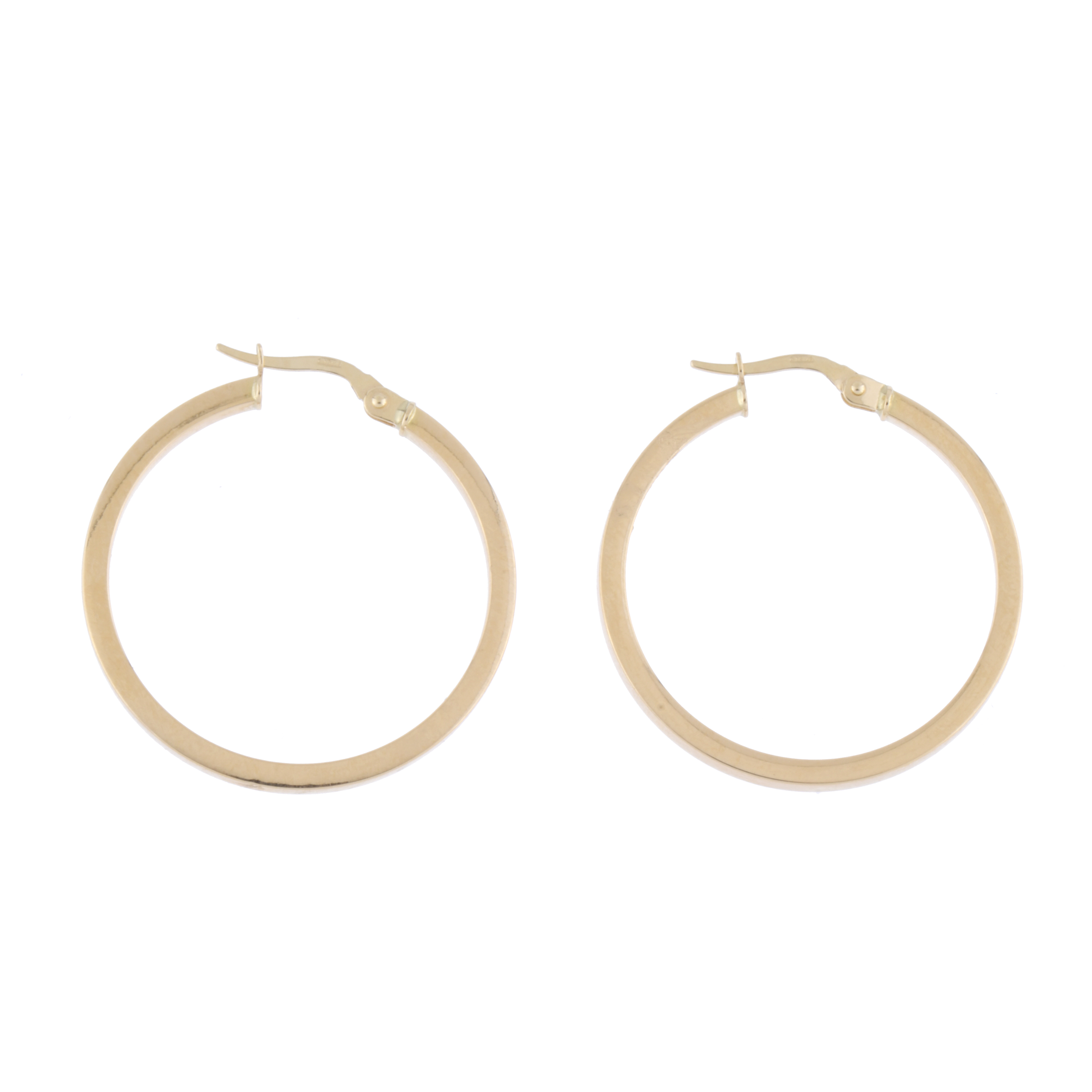 Pendientes aretes en oro.