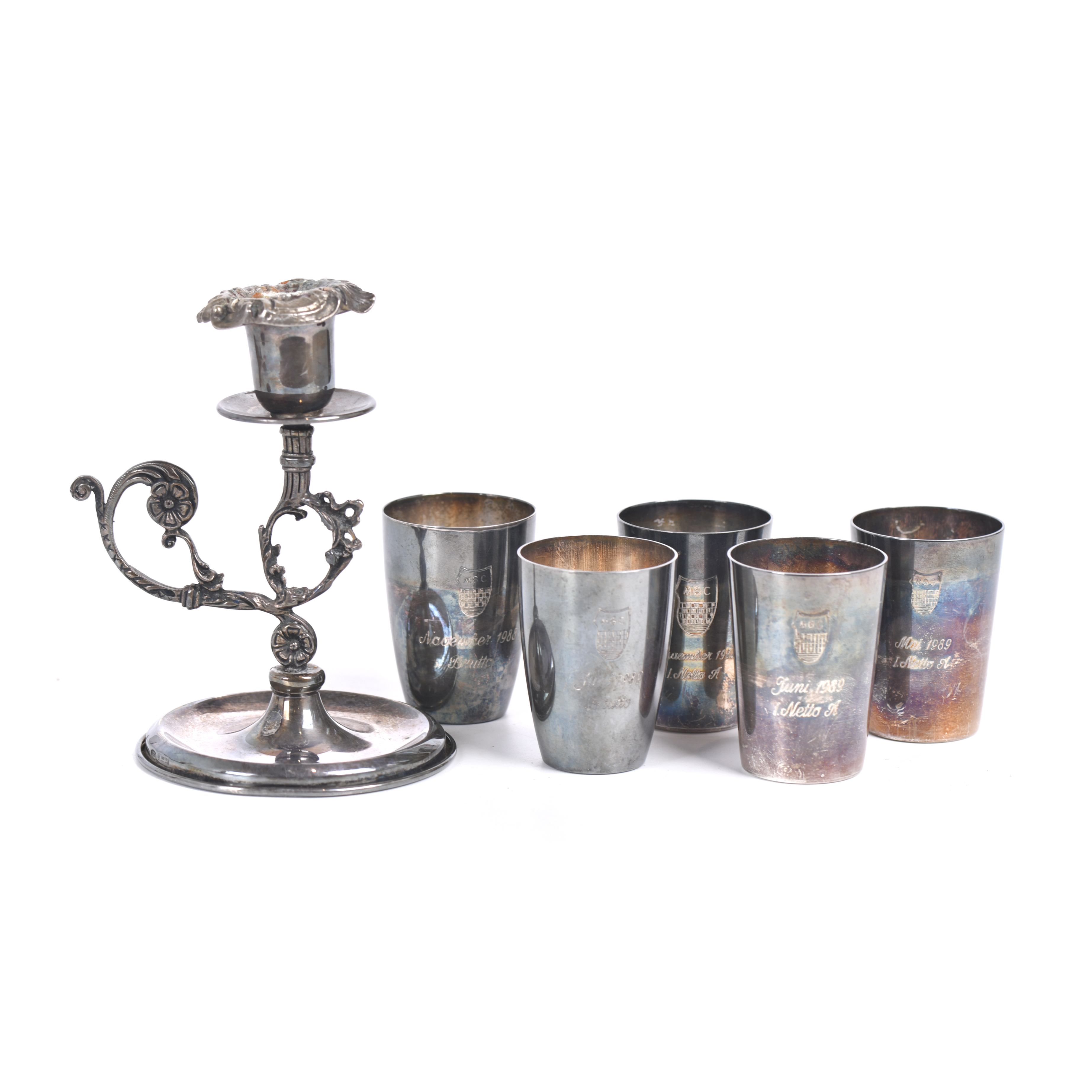 Conjunto de cinco vasos y candelero en plata.