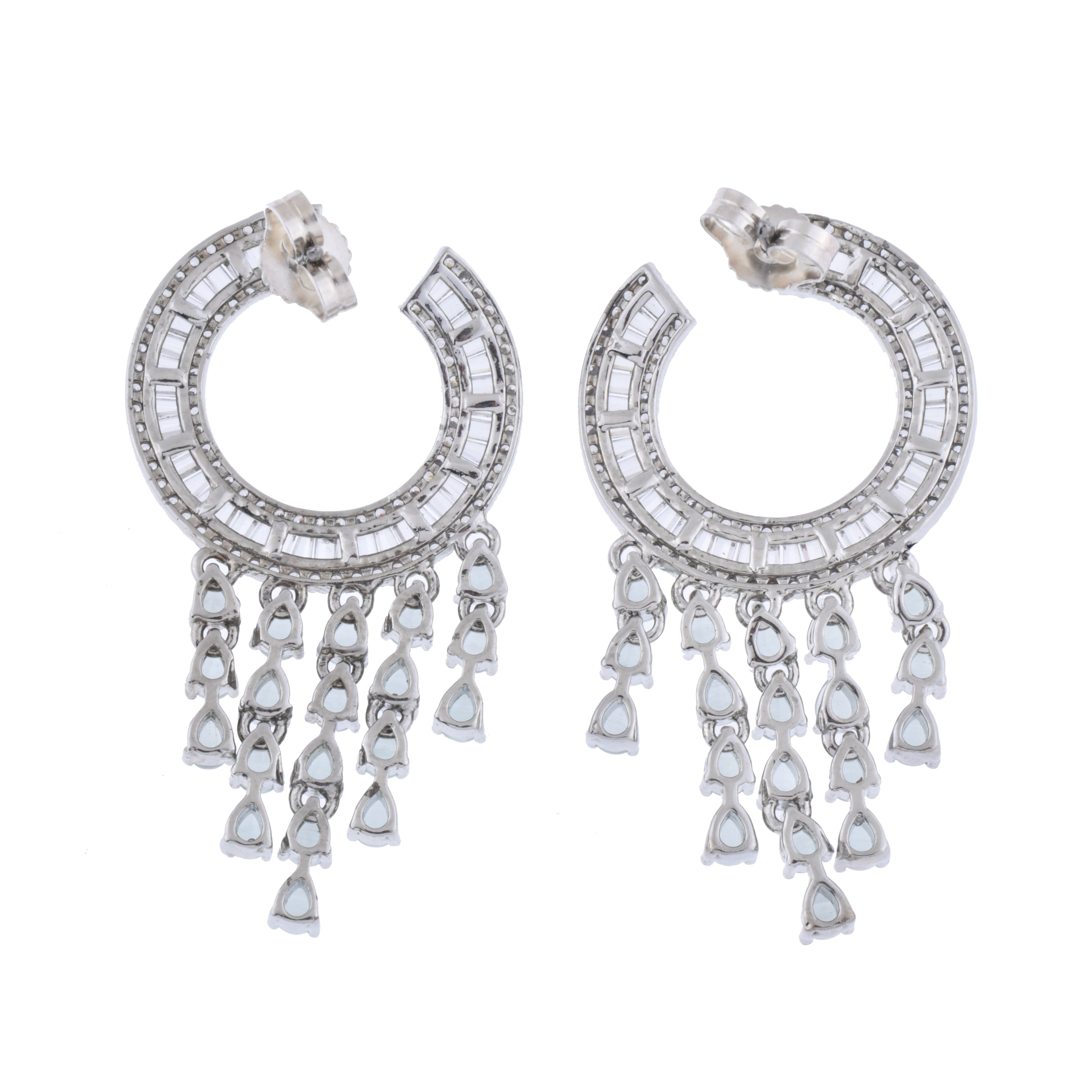 Pendientes en forma de aro con cortina.
