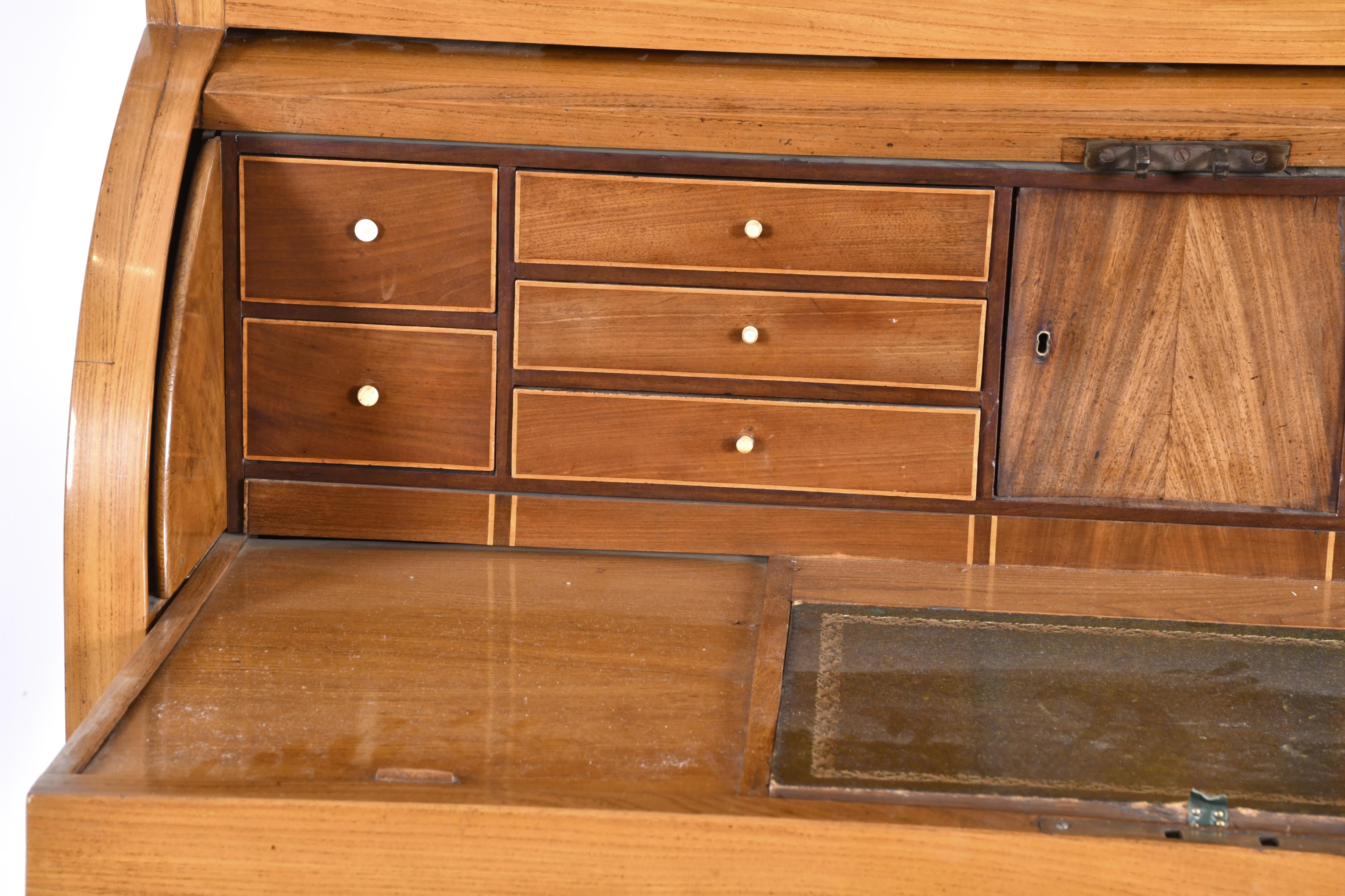 Mueble bureau siguiendo modelos Biedermeier, circa 1920.