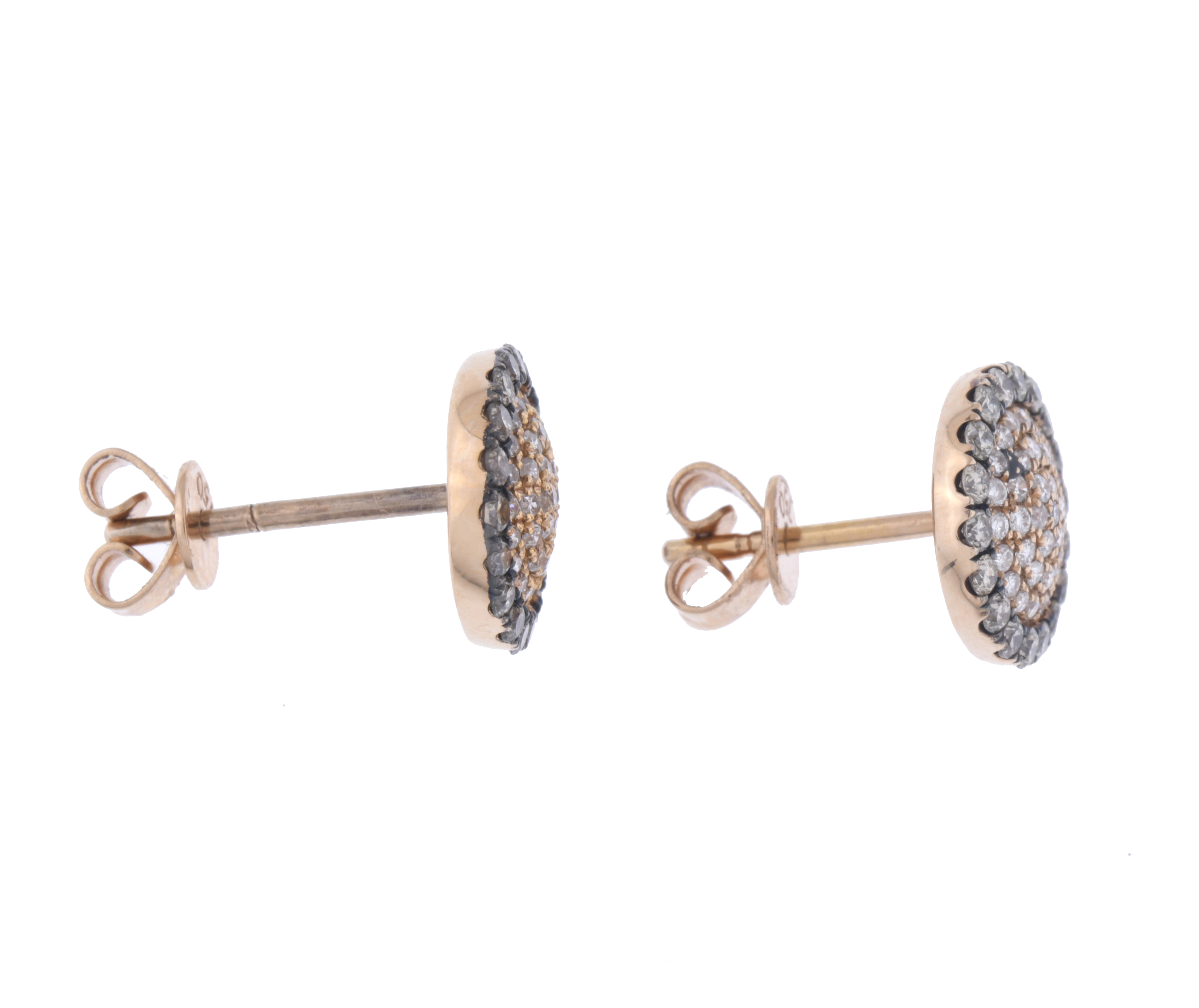 Pendientes con pavé de diamantes.