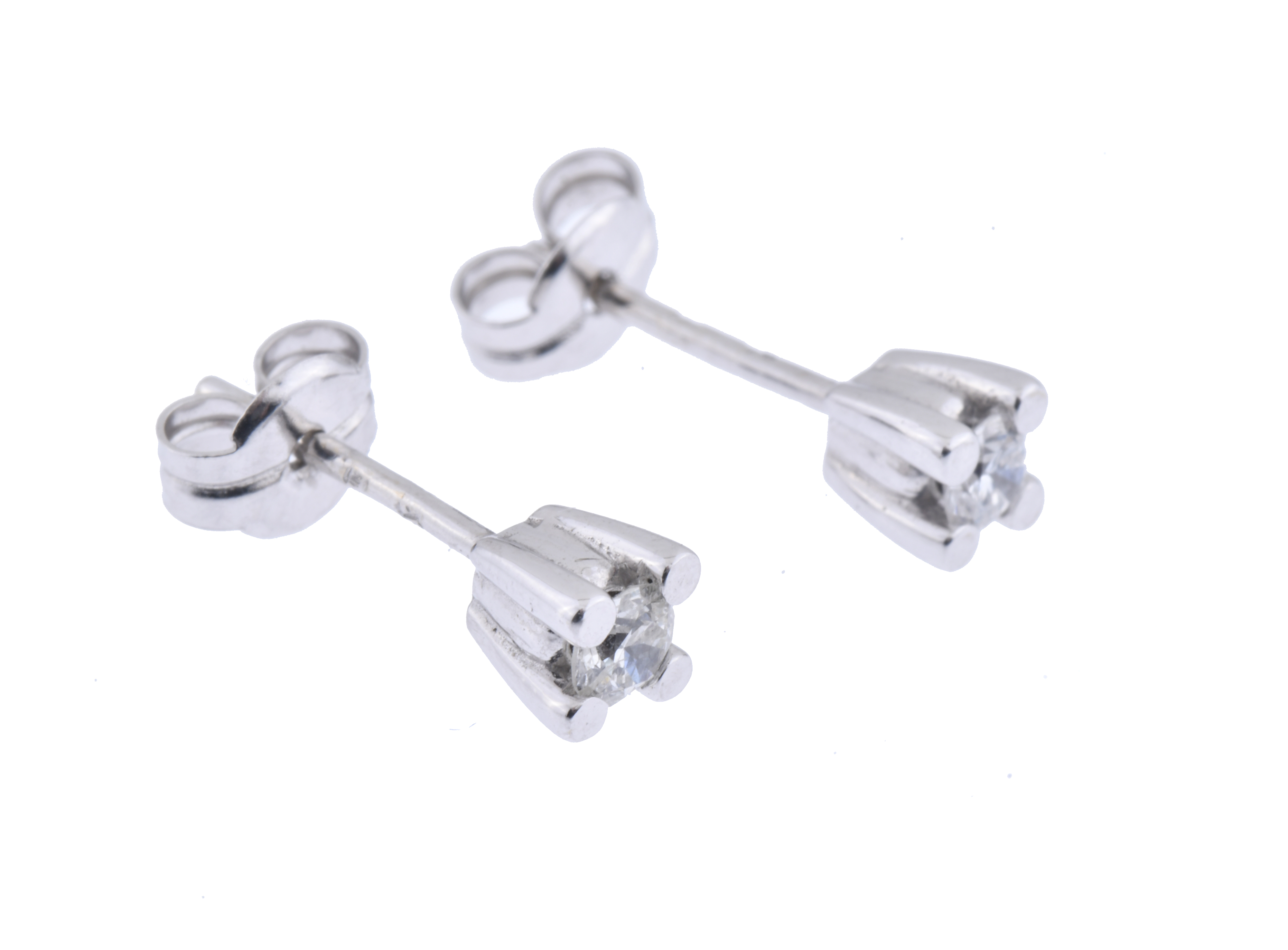 Pendientes con diamantes.