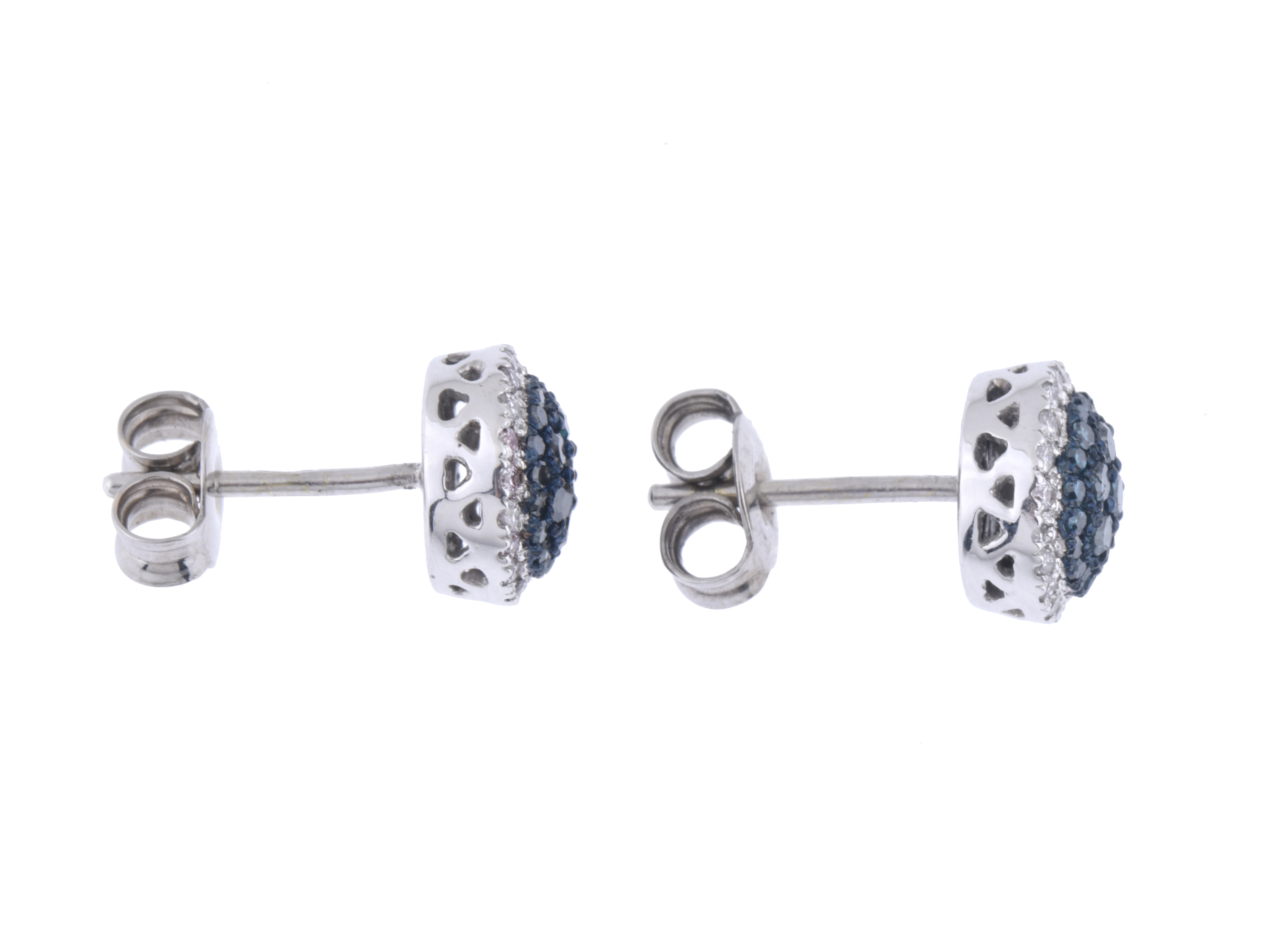 Pendientes con diamantes.