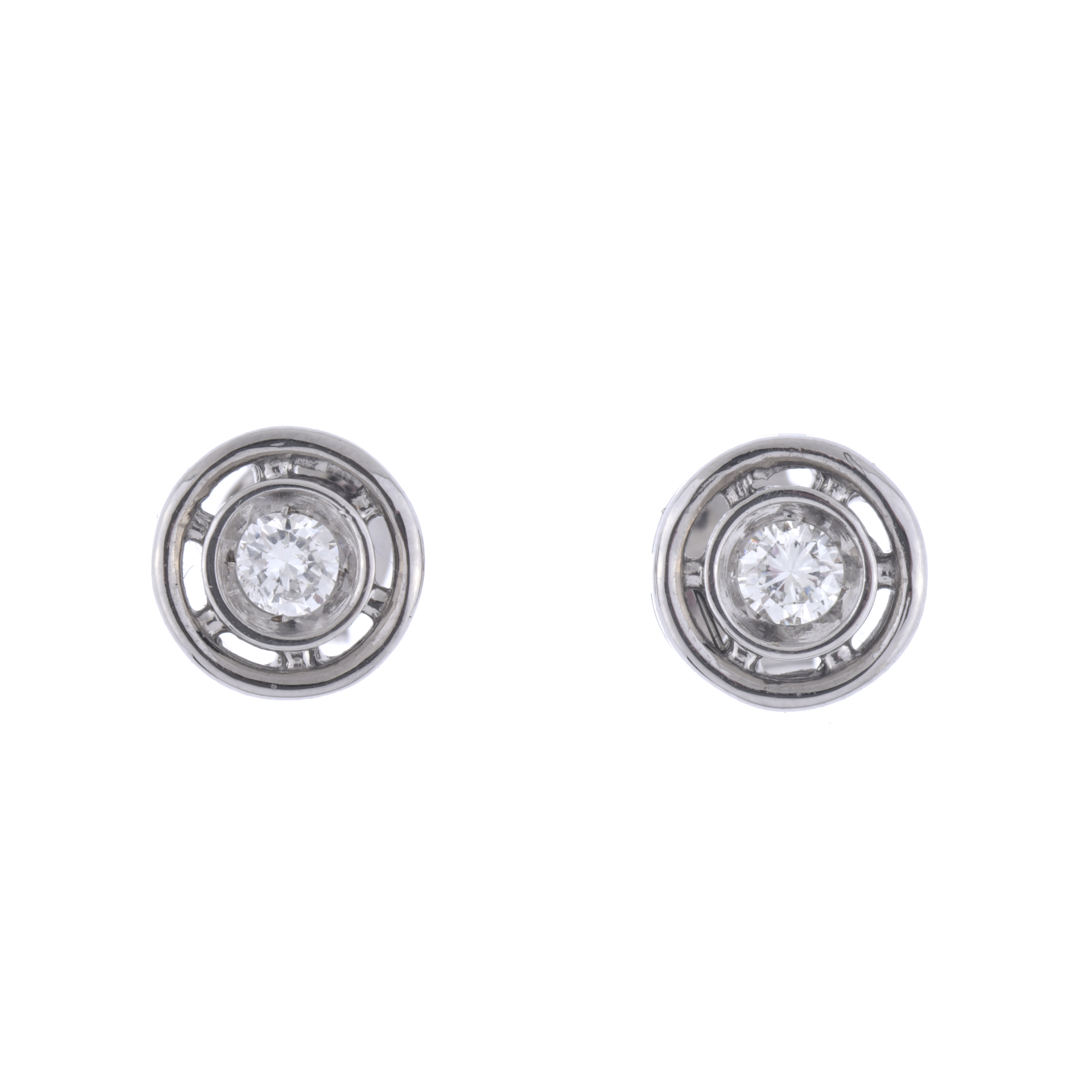 Pendientes con diamantes.