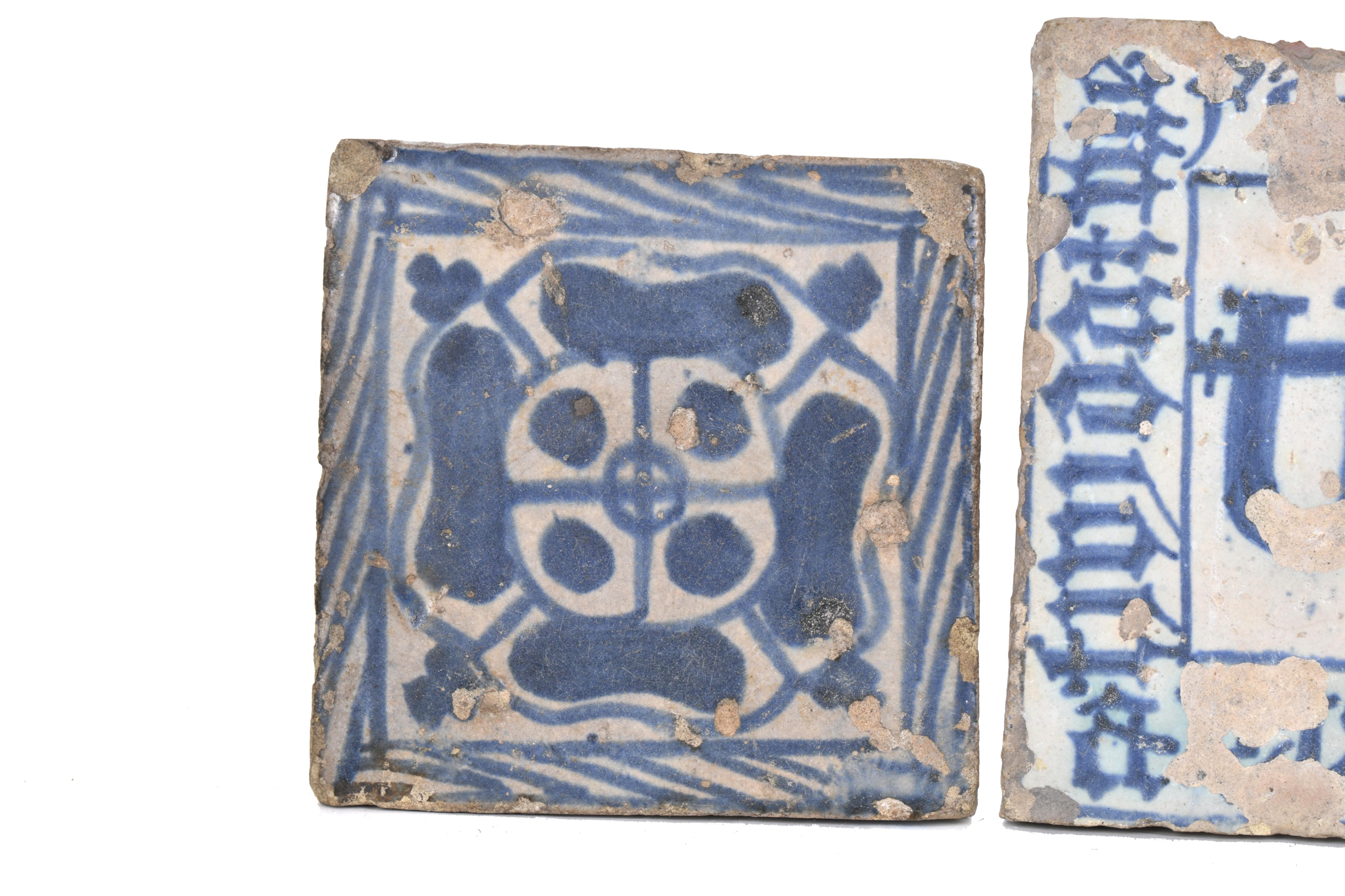 Lote de dos azulejos valencianos y un azulejo mudéjar, sigl