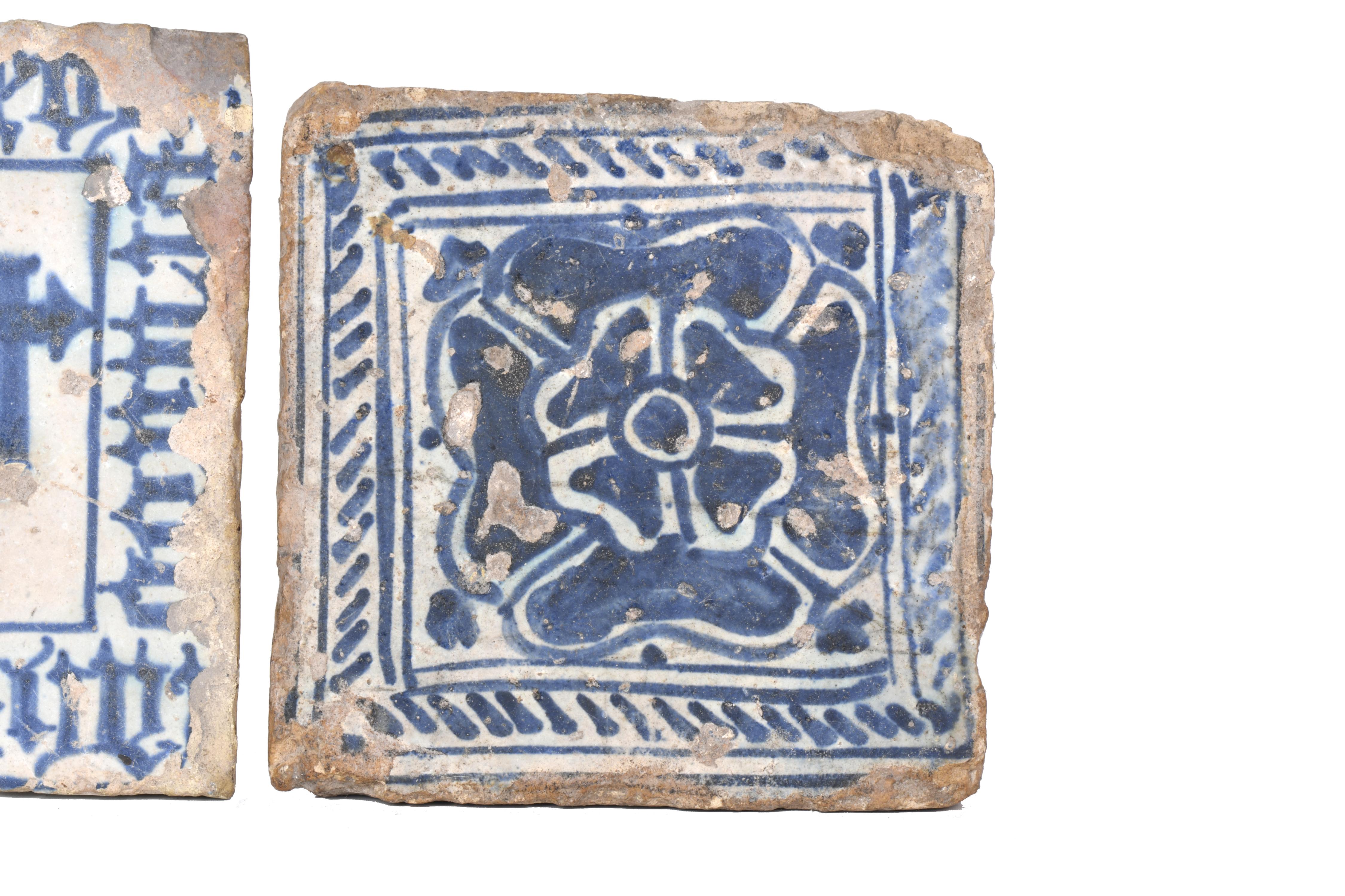 Lote de dos azulejos valencianos y un azulejo mudéjar, sigl