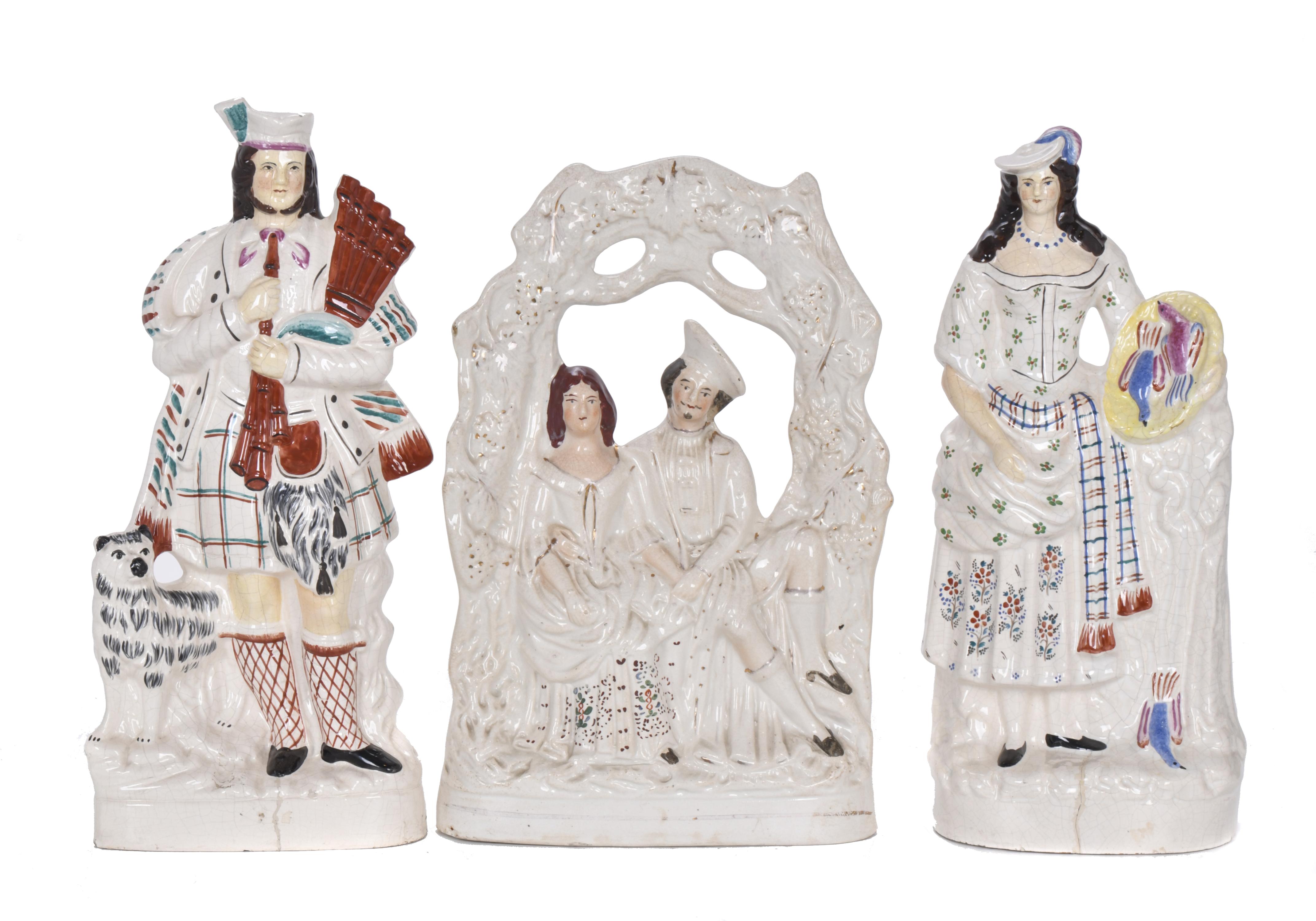 Lote de seis figuras en cerámica inglesa Staffordshire, sig