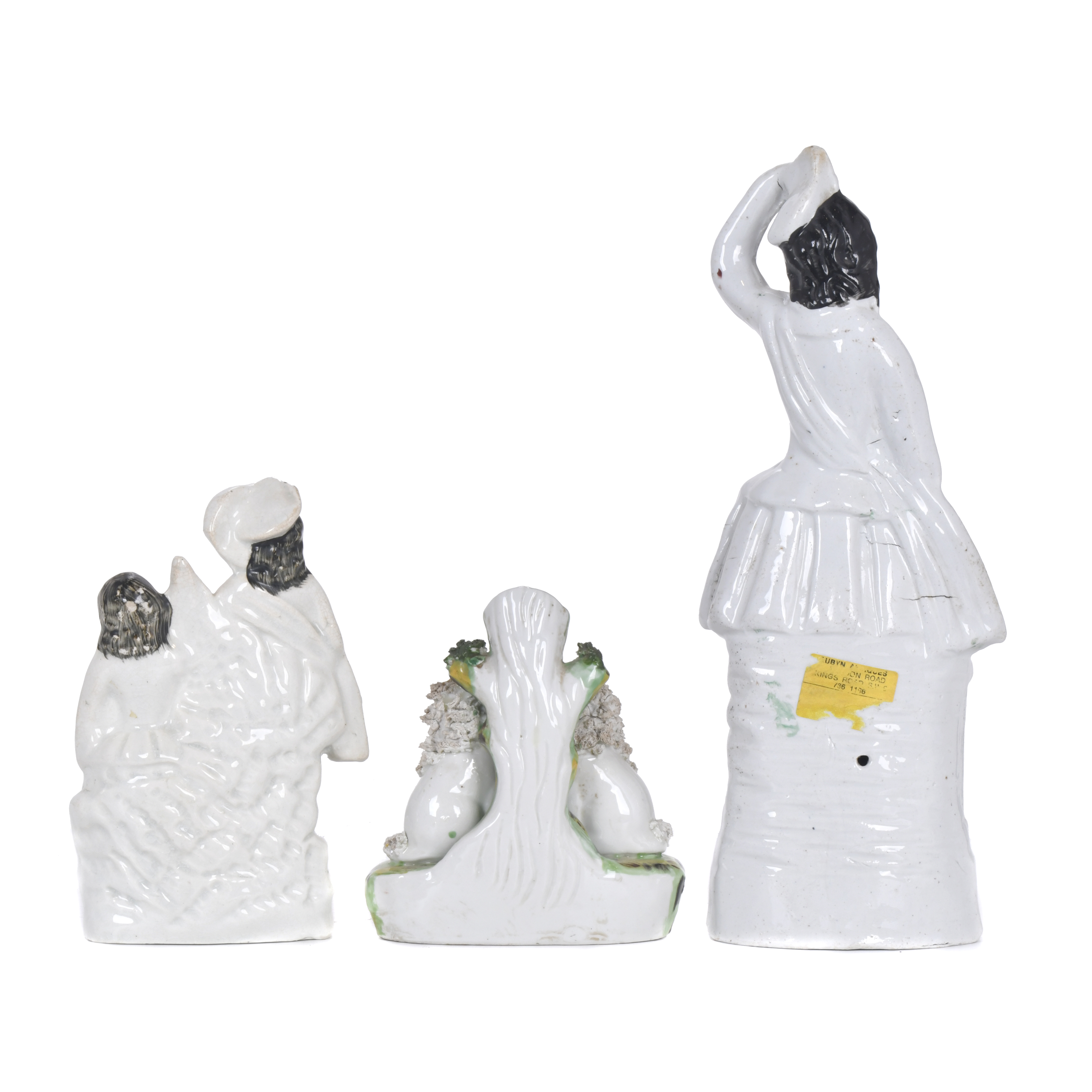 Lote de seis figuras en cerámica inglesa Staffordshire, sig