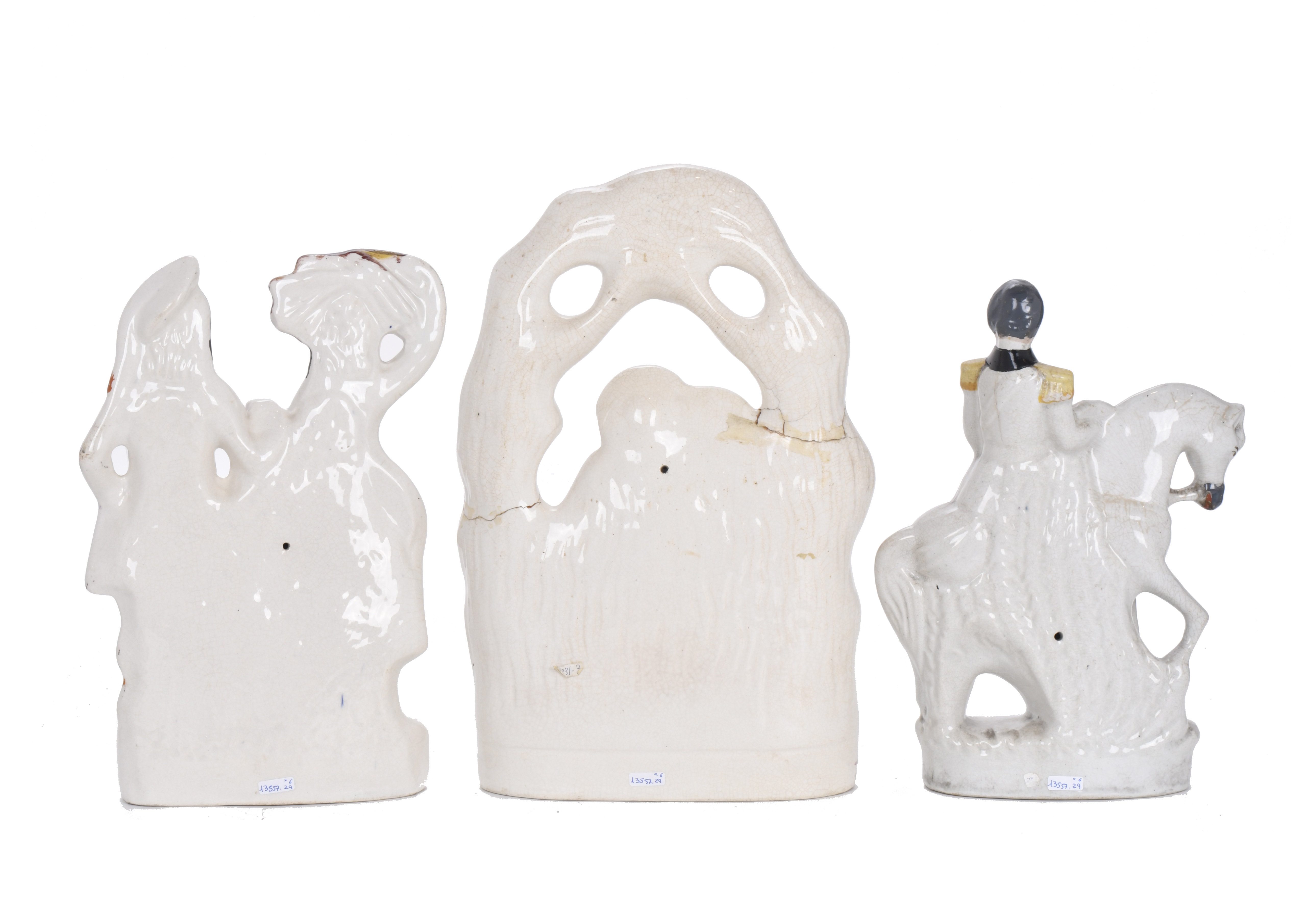 Lote de seis figuras en cerámica inglesa Staffordshire, sig