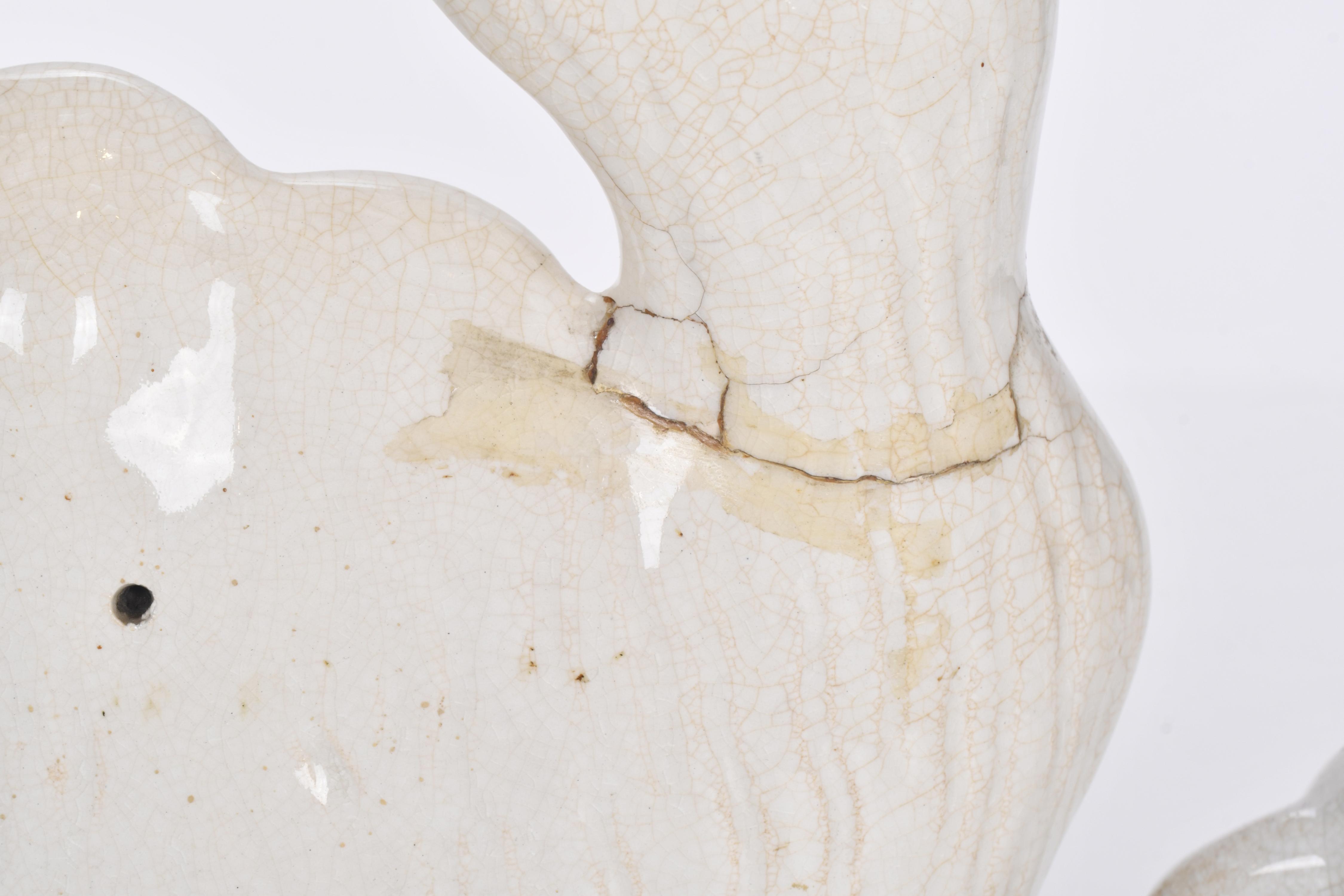 Lote de seis figuras en cerámica inglesa Staffordshire, sig
