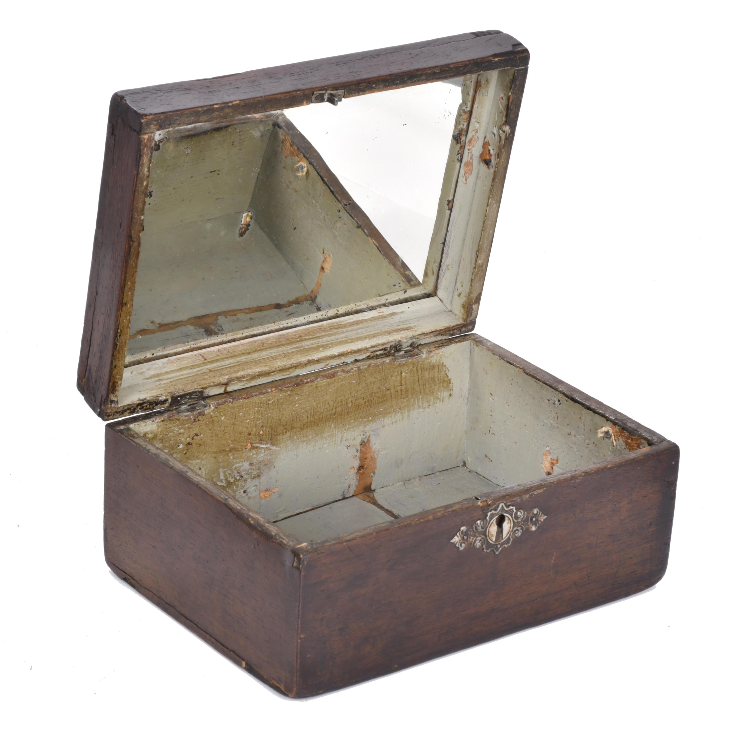 Lote de cuatro cajas tabaqueras y de té inglesas, siglos XI