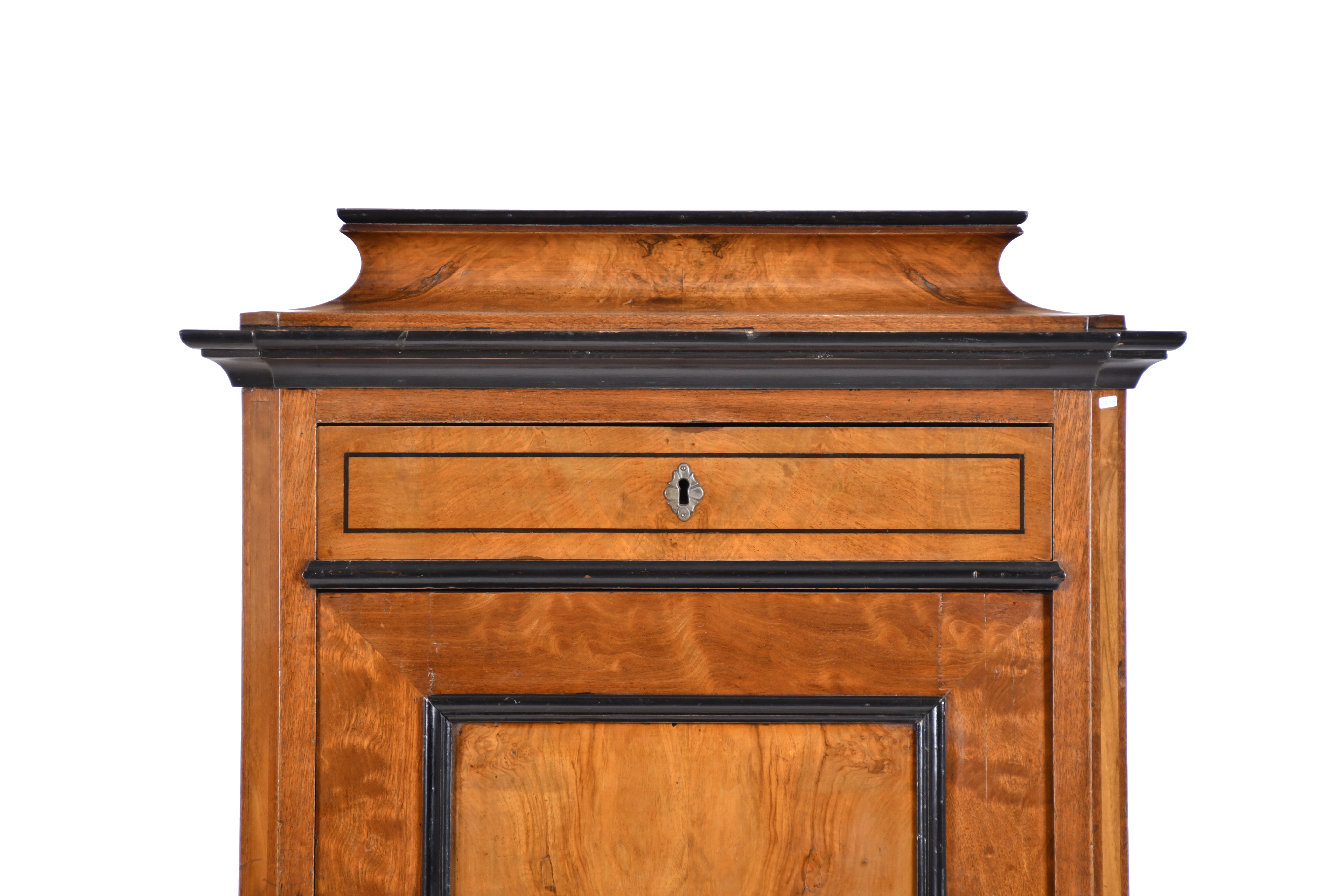 Mueble alto siguiendo modelos Biedermeier, segunda mitad si