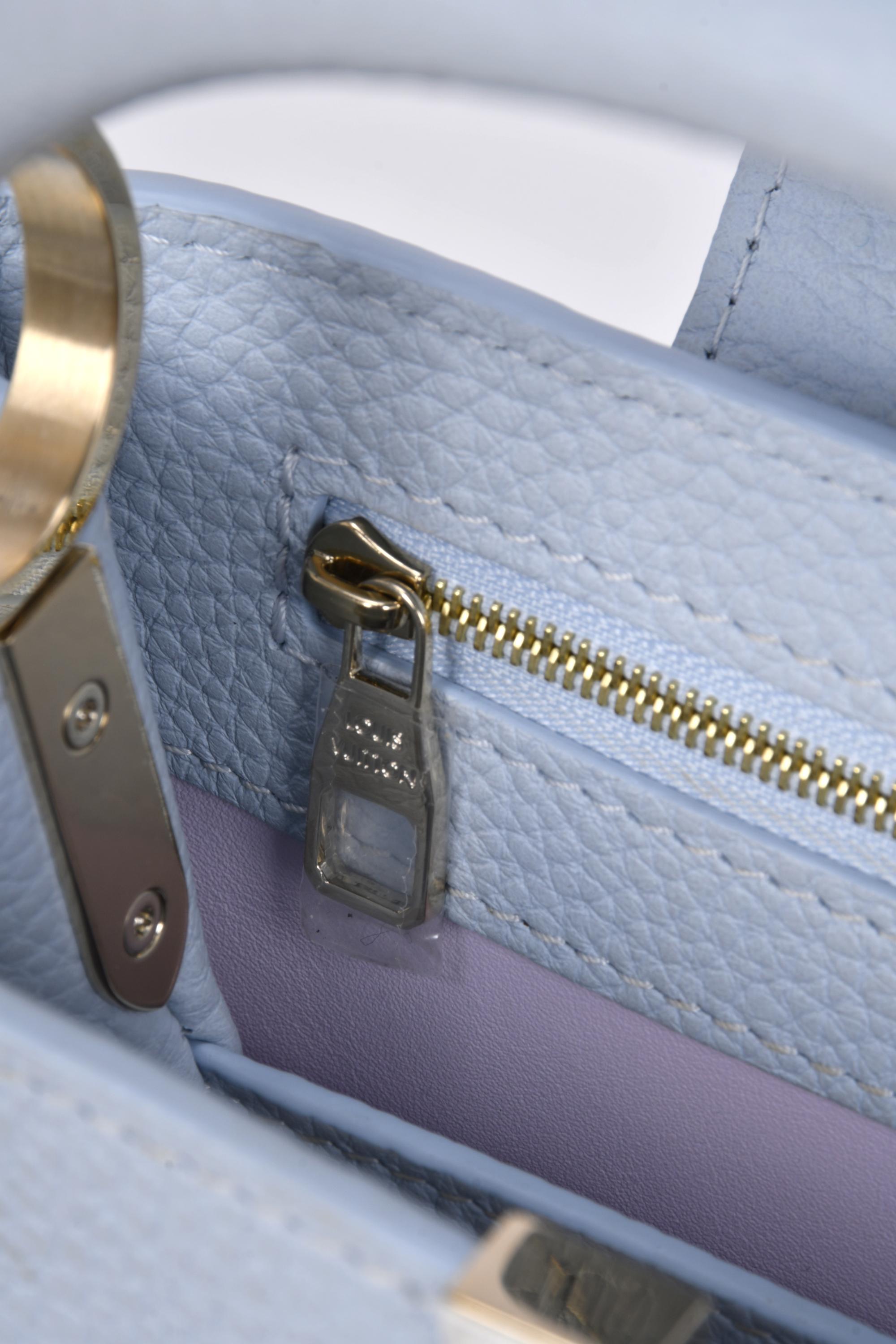 LOUIS VUITTON. Bolso Capucines BB. 