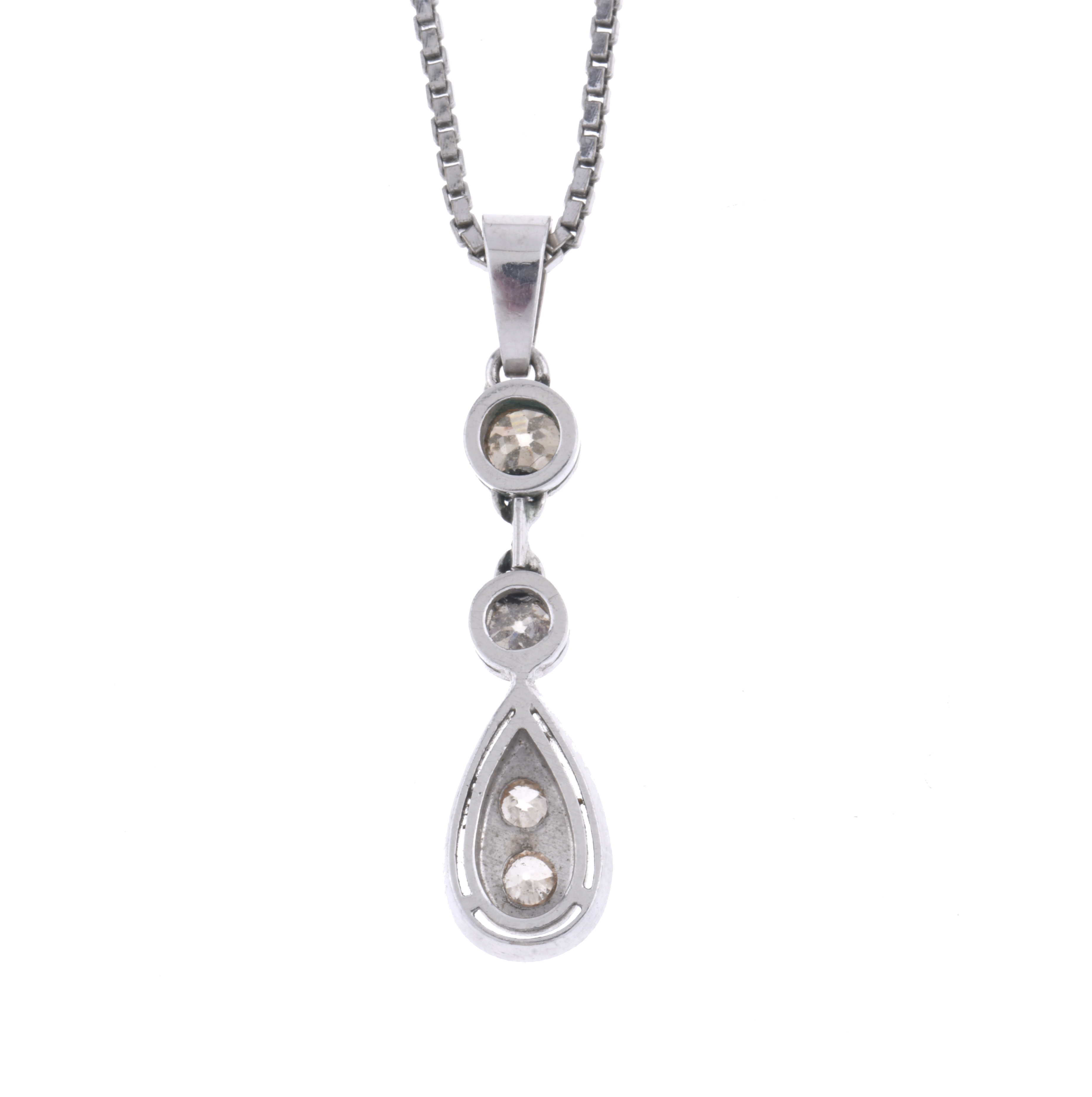 Collar con colgante con diamantes.