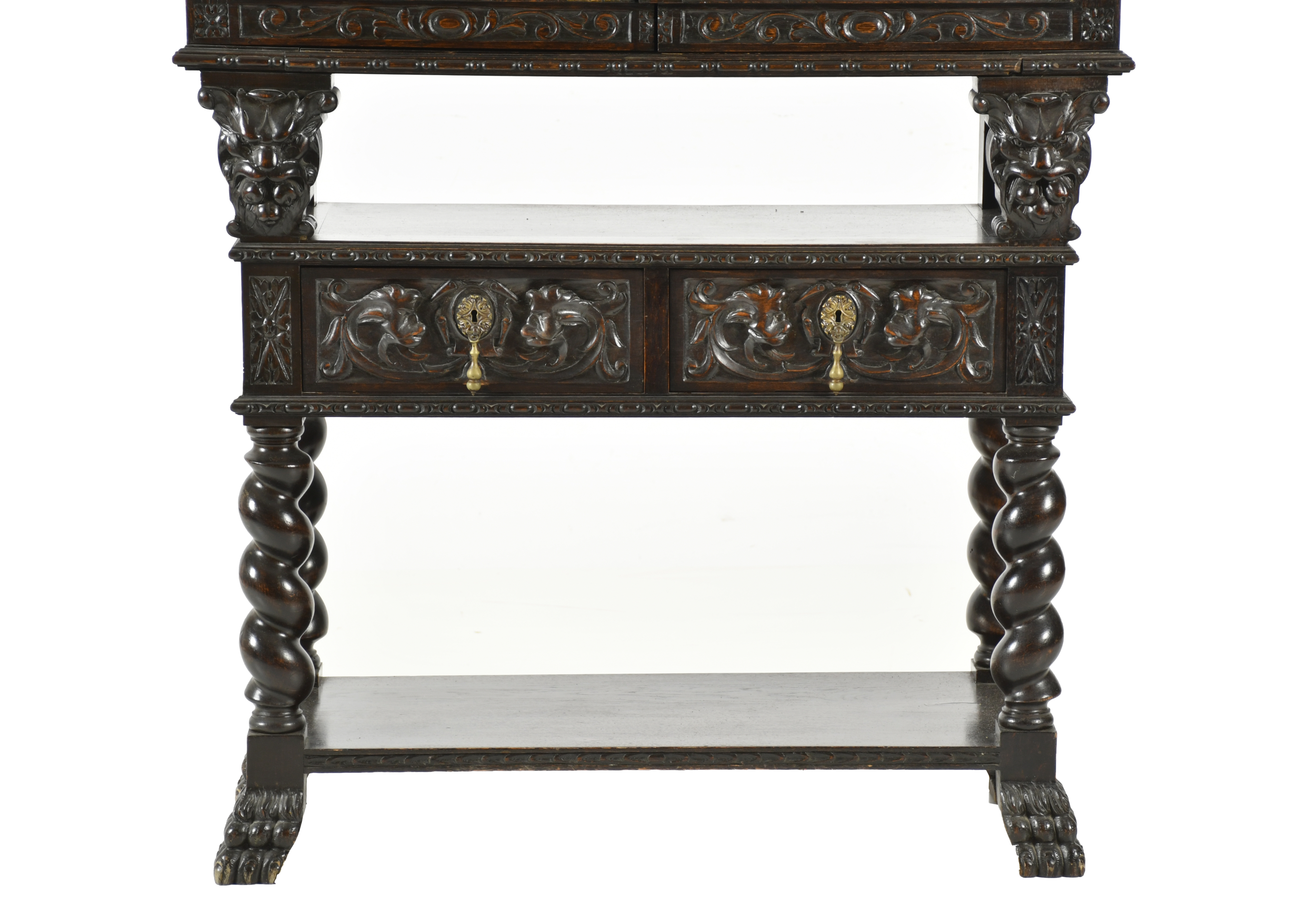 Mueble aparador de estilo Renacentista, siglo XX.