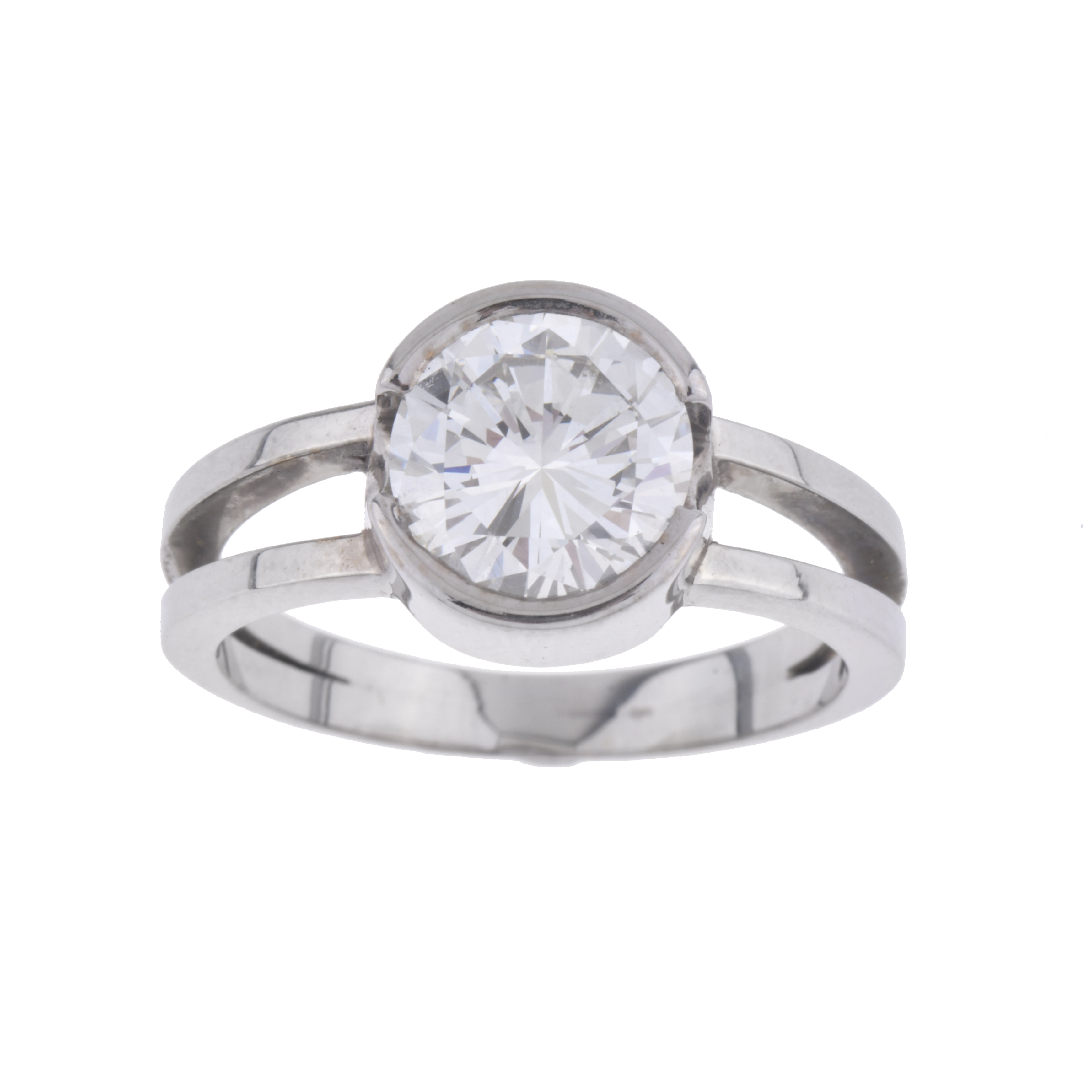 Anillo solitario con diamante.