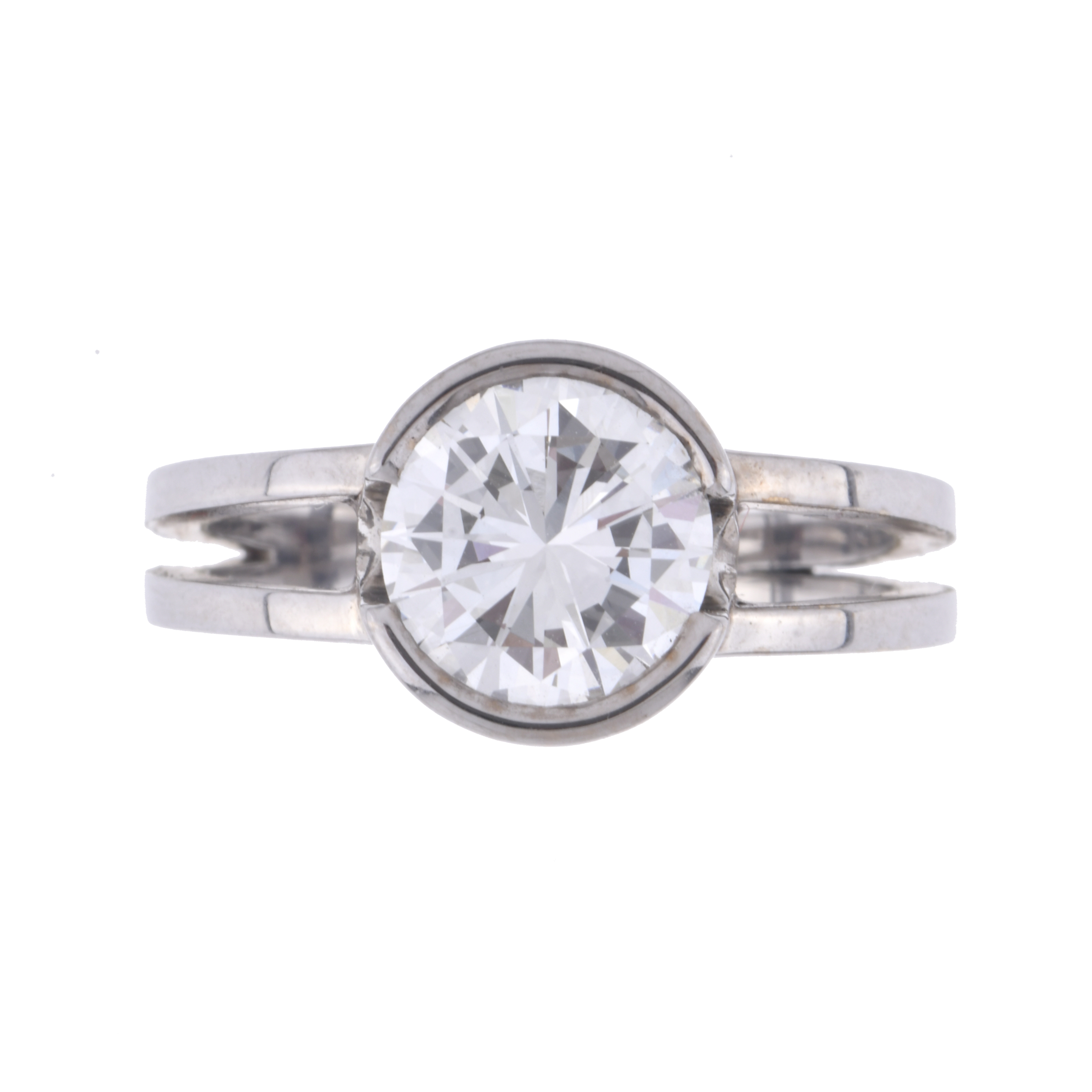 Anillo solitario con diamante.