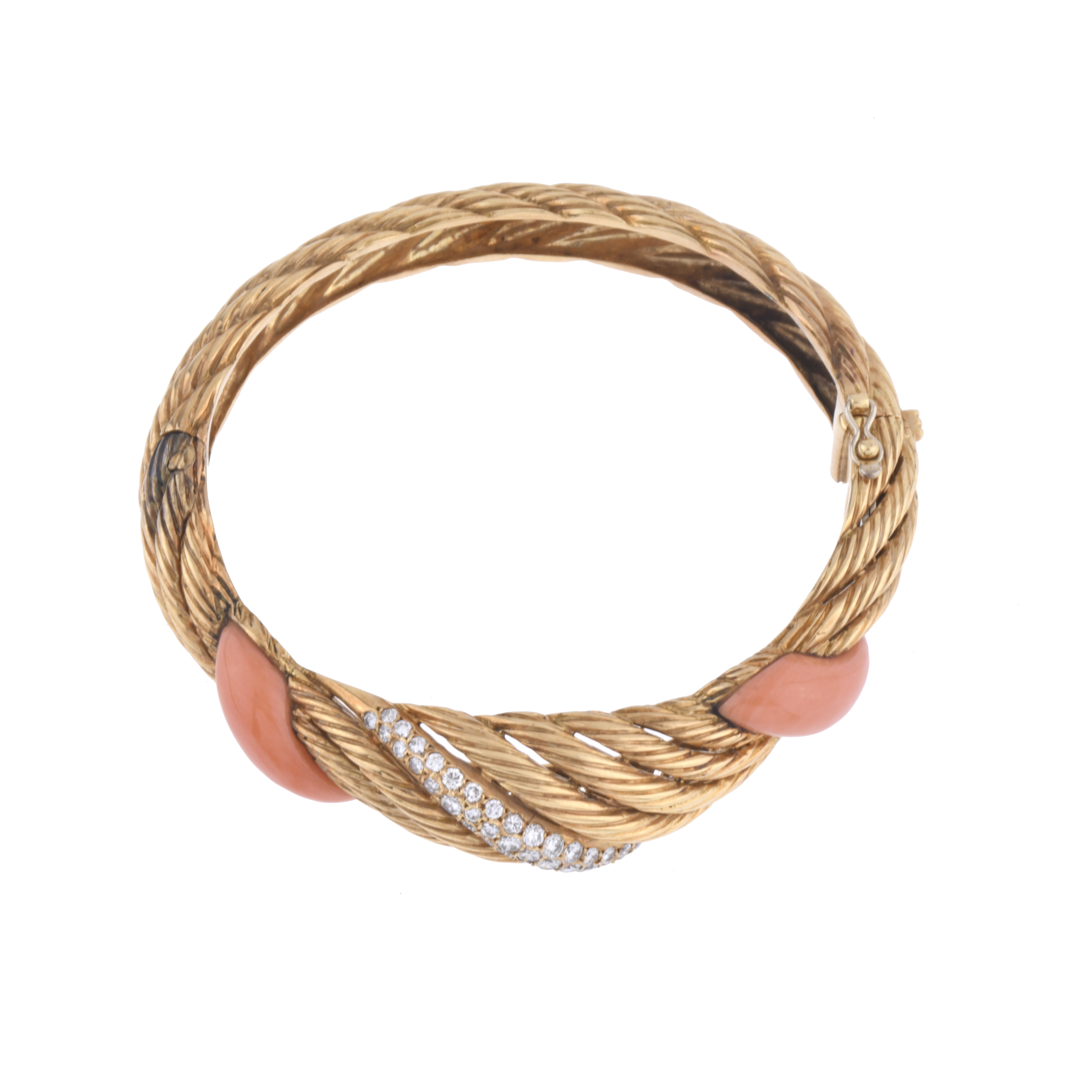 Pulsera rígida en forma de cuerda, con diamantes y coral. 
