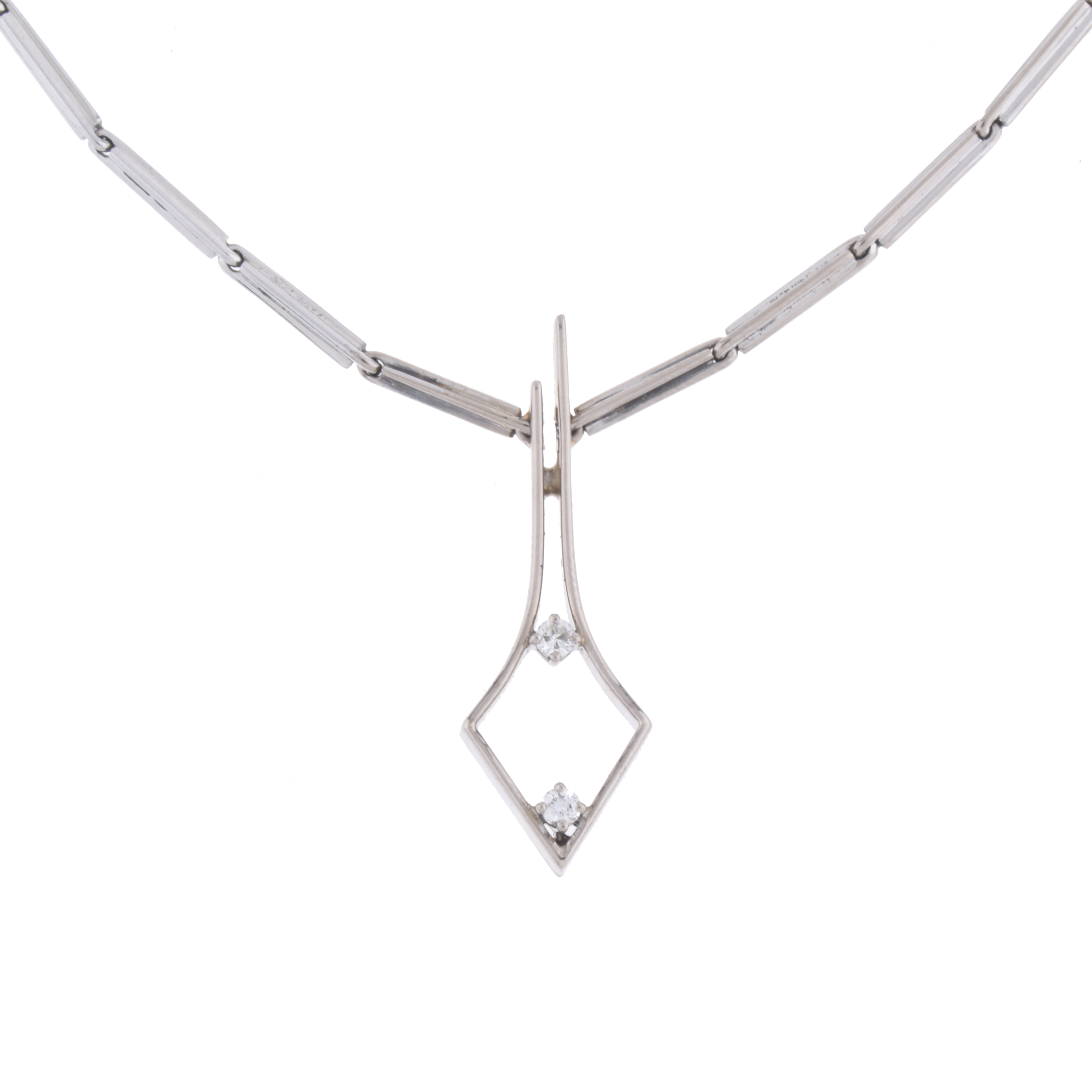 Collar con diamantes.