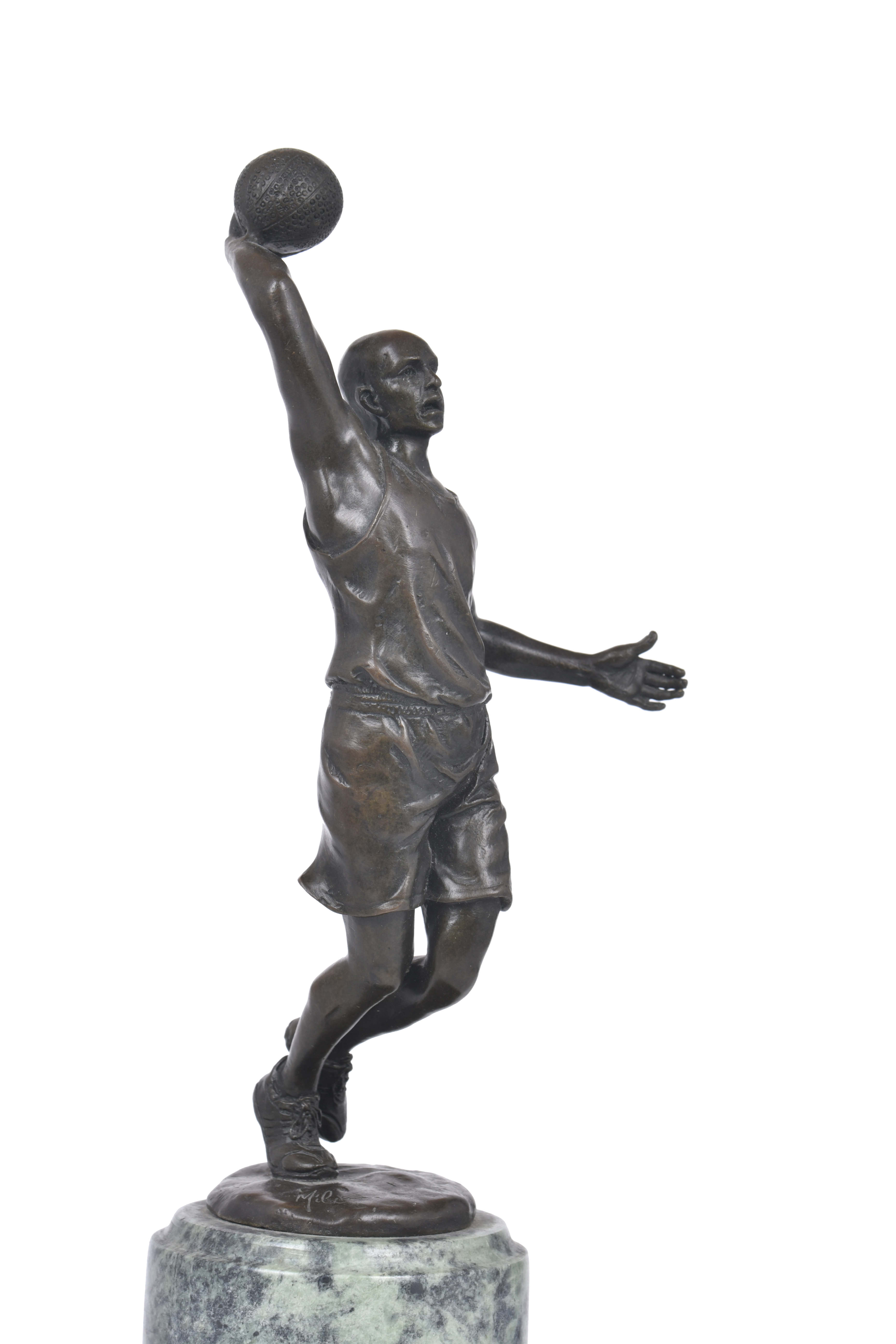 MIGUEL FERNÁNDEZ LÓPEZ, "MILO" (1955). "Jugador de básquet".