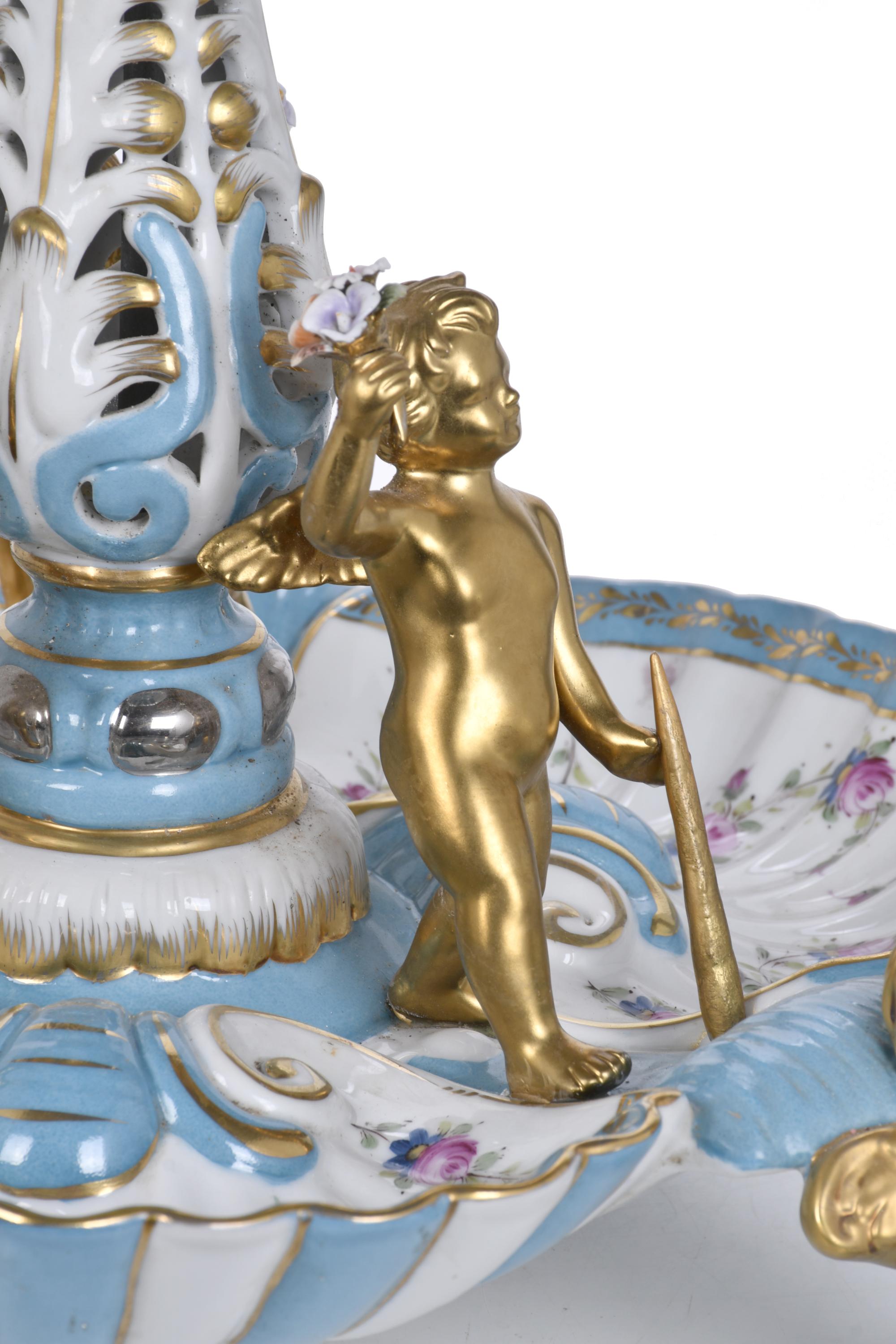 SIGUIENDO MODELOS DE SÈVRES. Centro de porcelana.