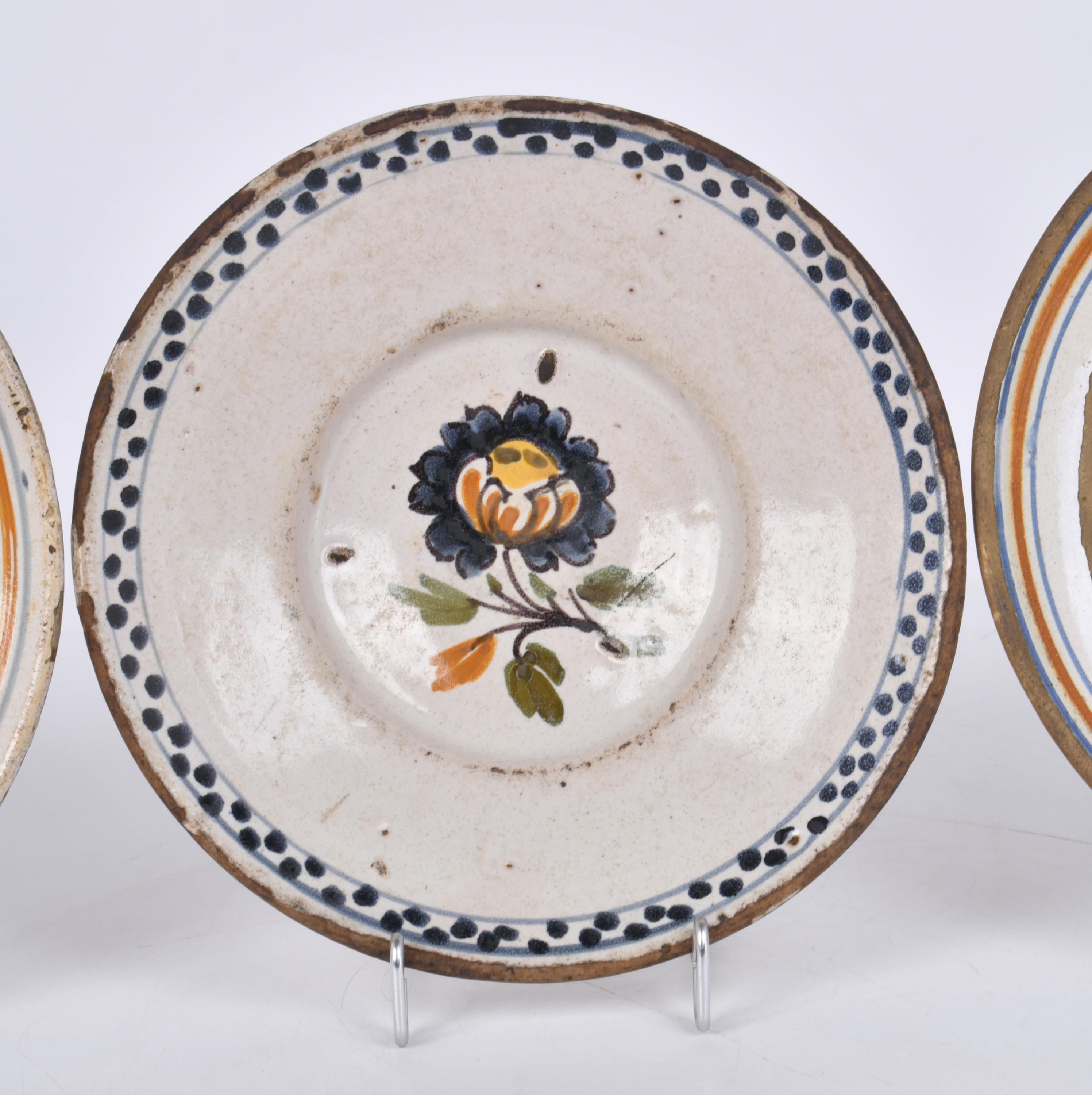 Conjunto de tres platos catalanes, siglo XIX.