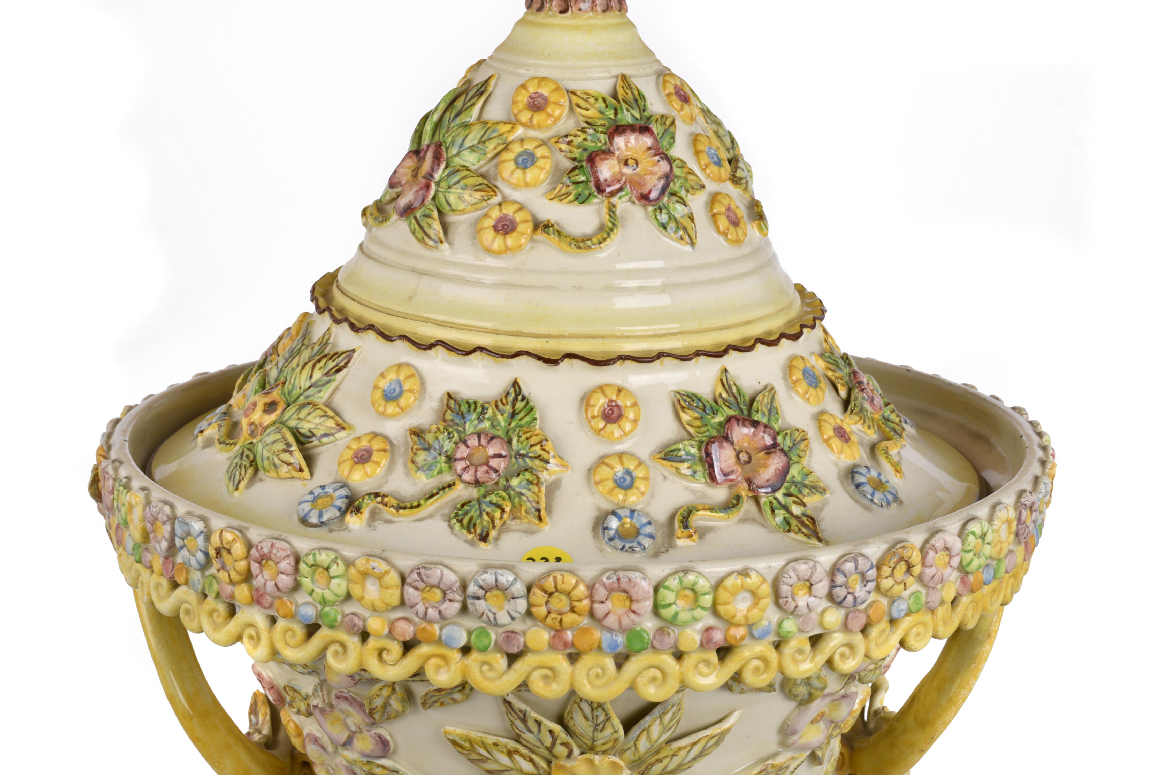Gran jarrón en porcelana, siglo XX. 