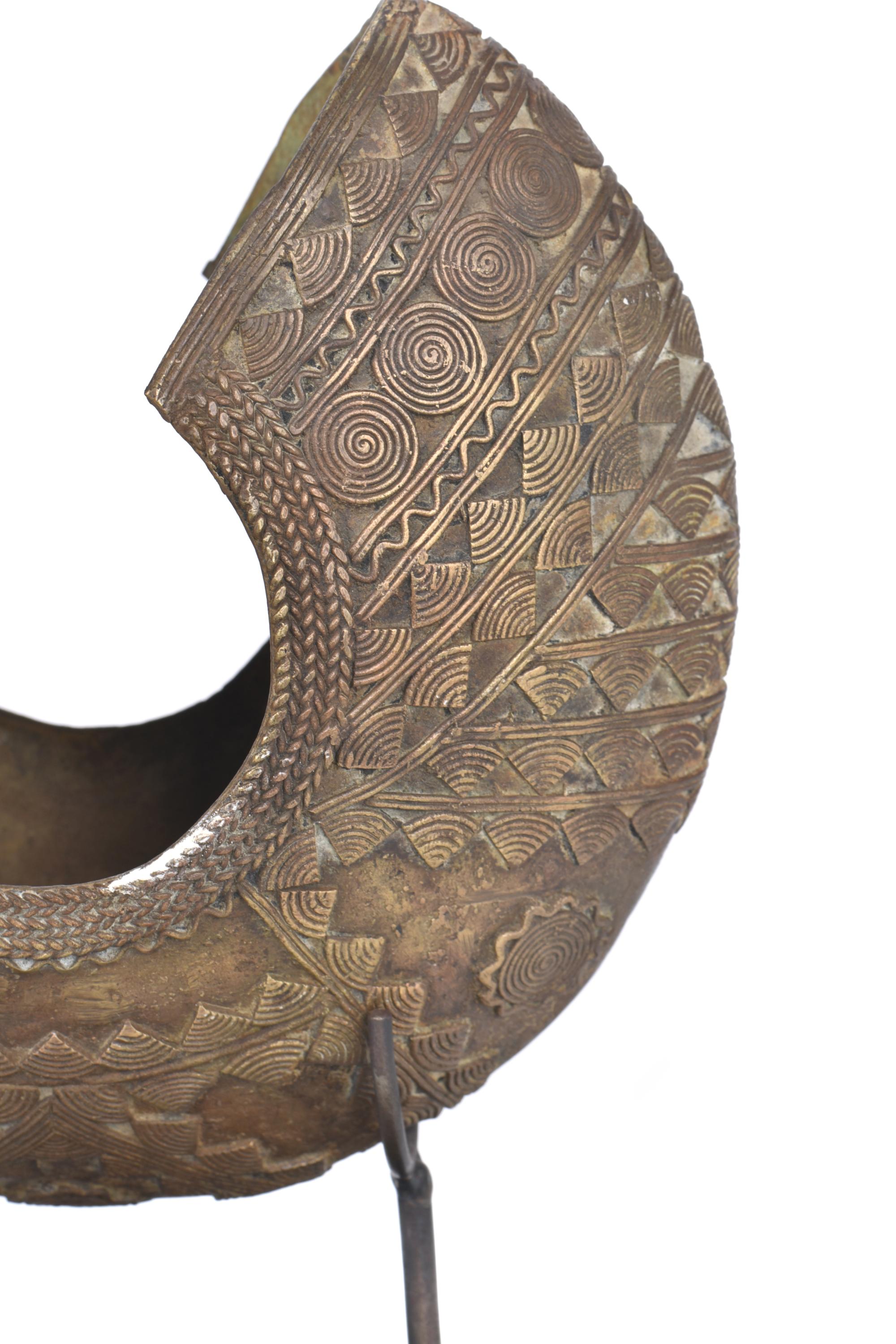 ESCUELA AFRICANA, SIGLO XX.   Brazalete, probabalemente de 