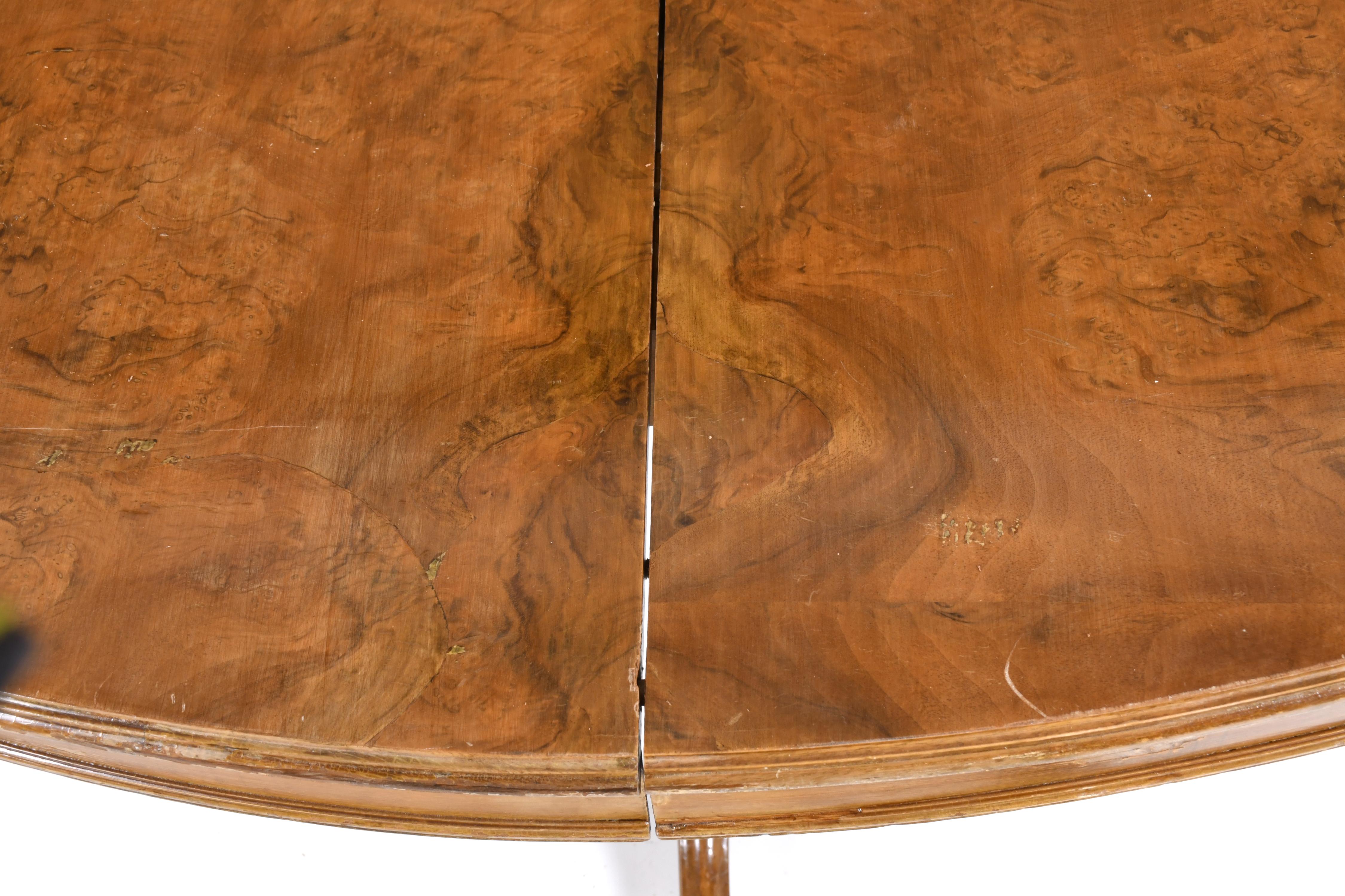 Mesa de comedor Victoriana, siglo XIX. 