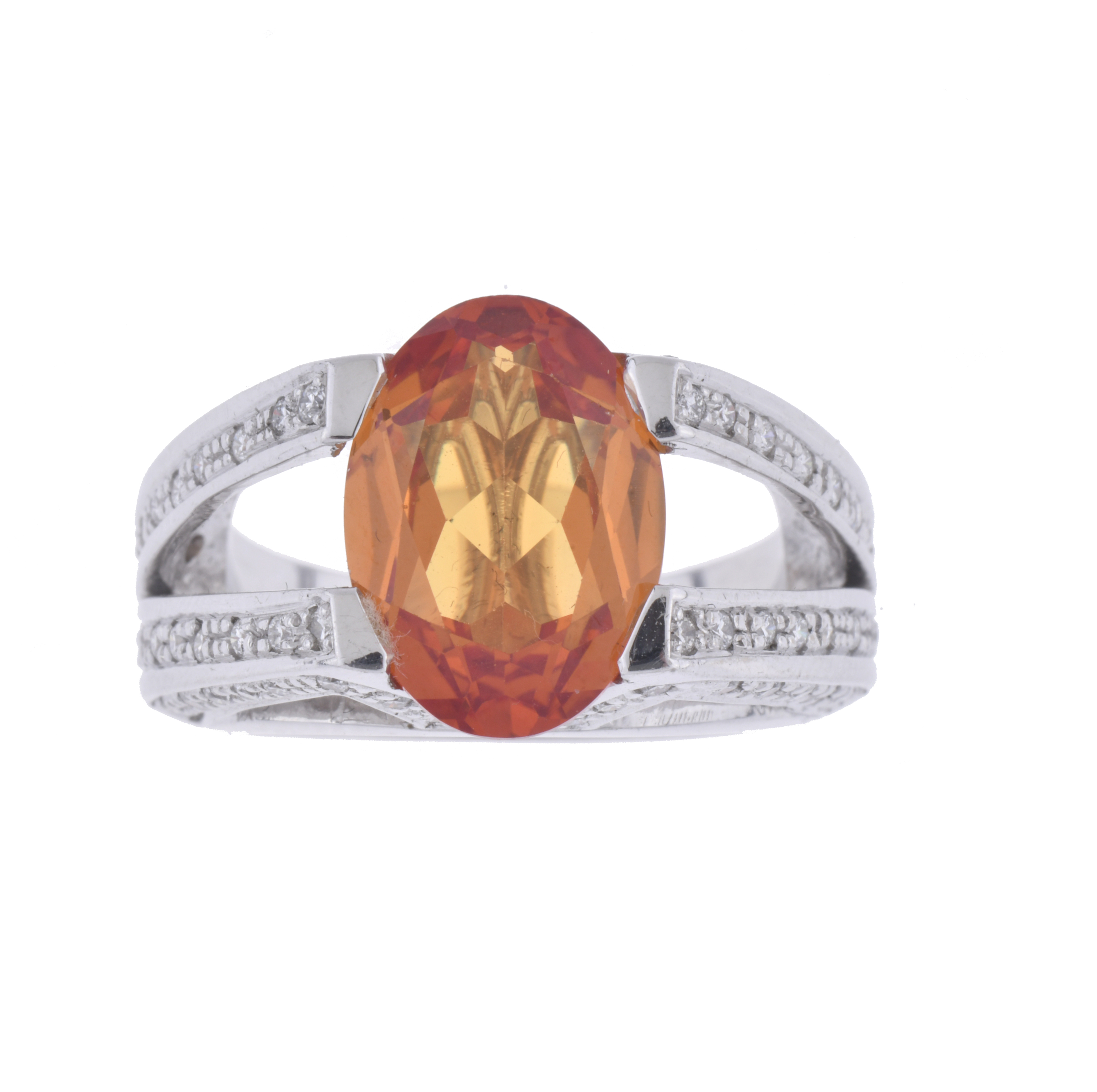 Anillo con citrino y diamantes.