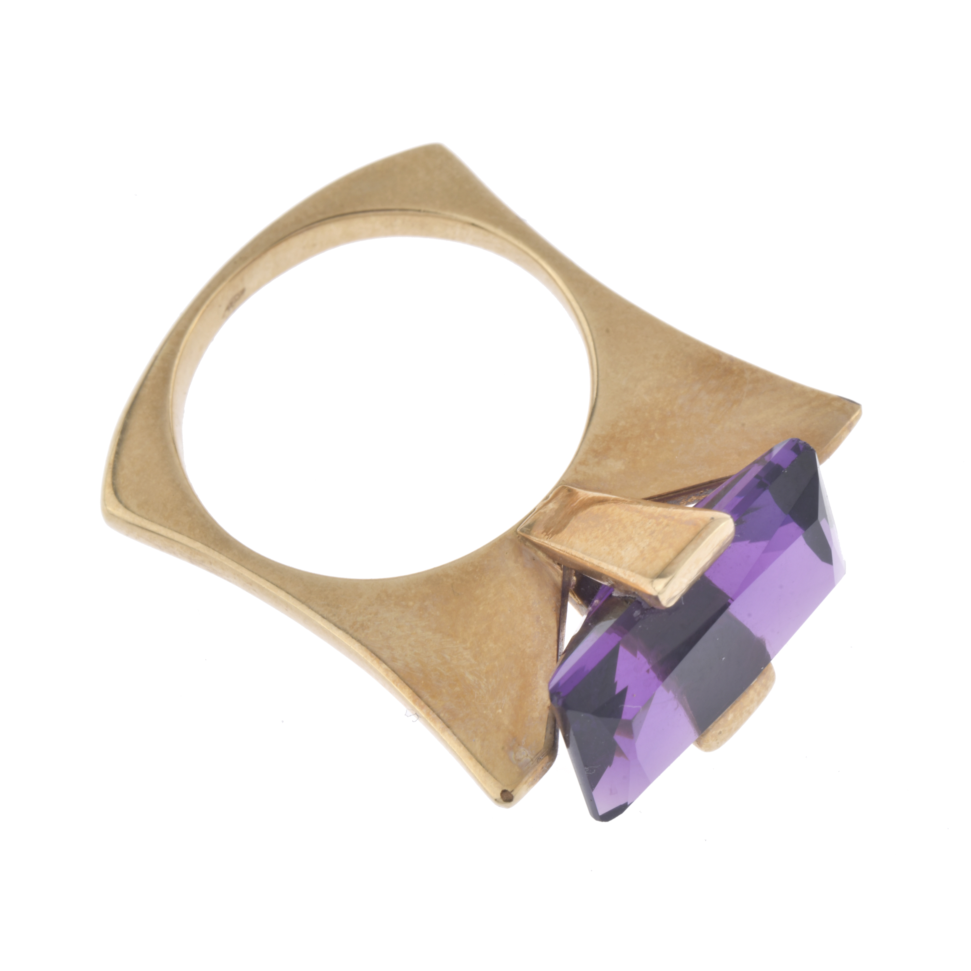 Anillo fantasía con amatista.
