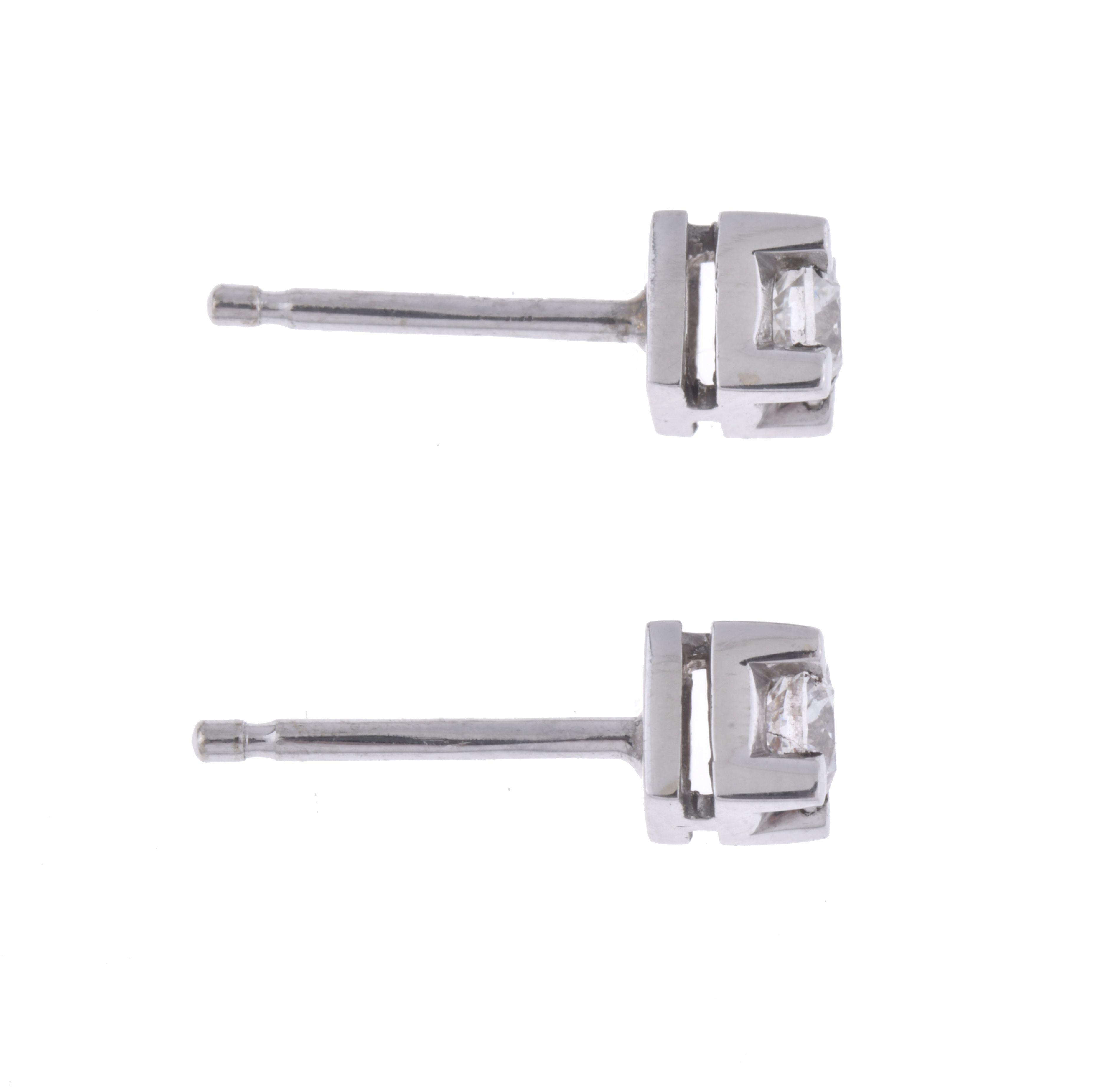 Pendientes con diamantes.