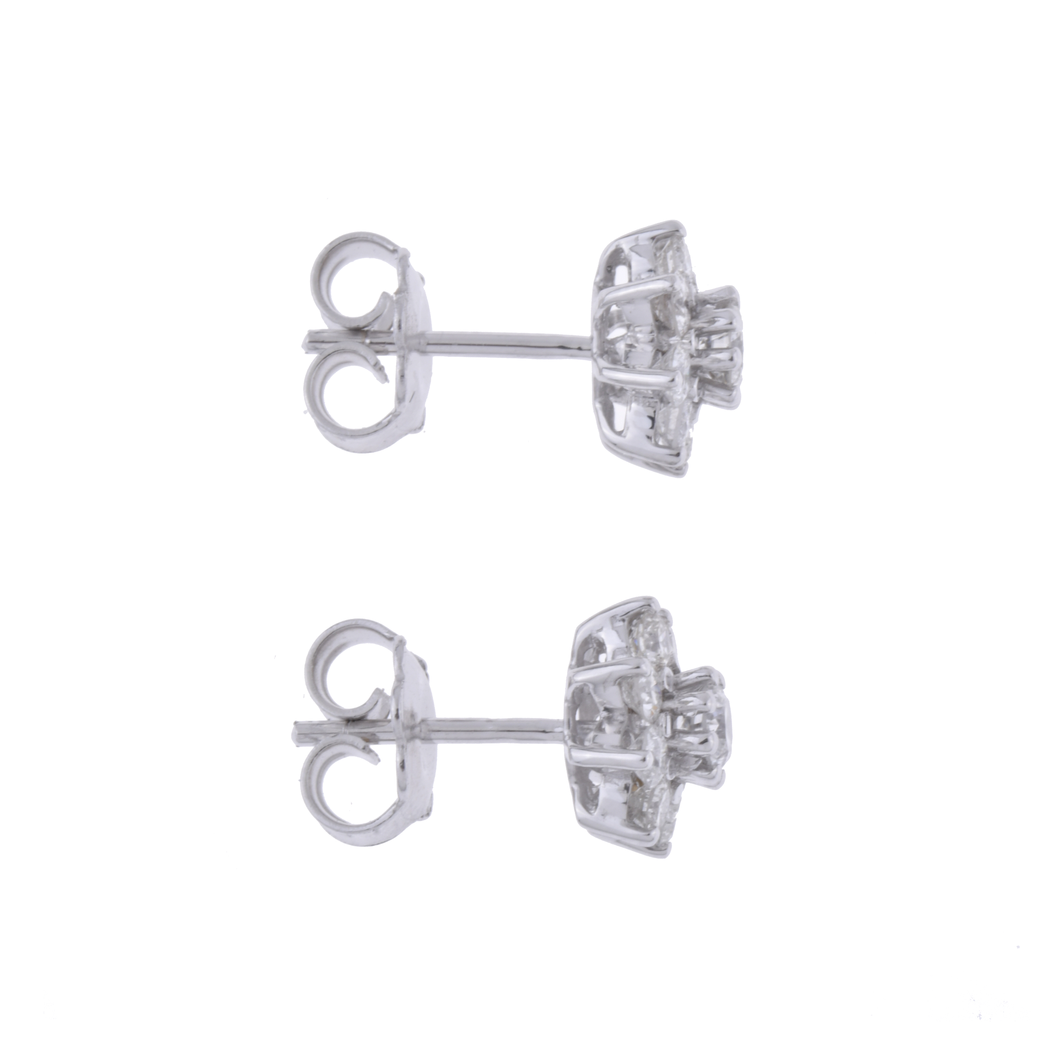 Pendientes con rosetón de diamantes.