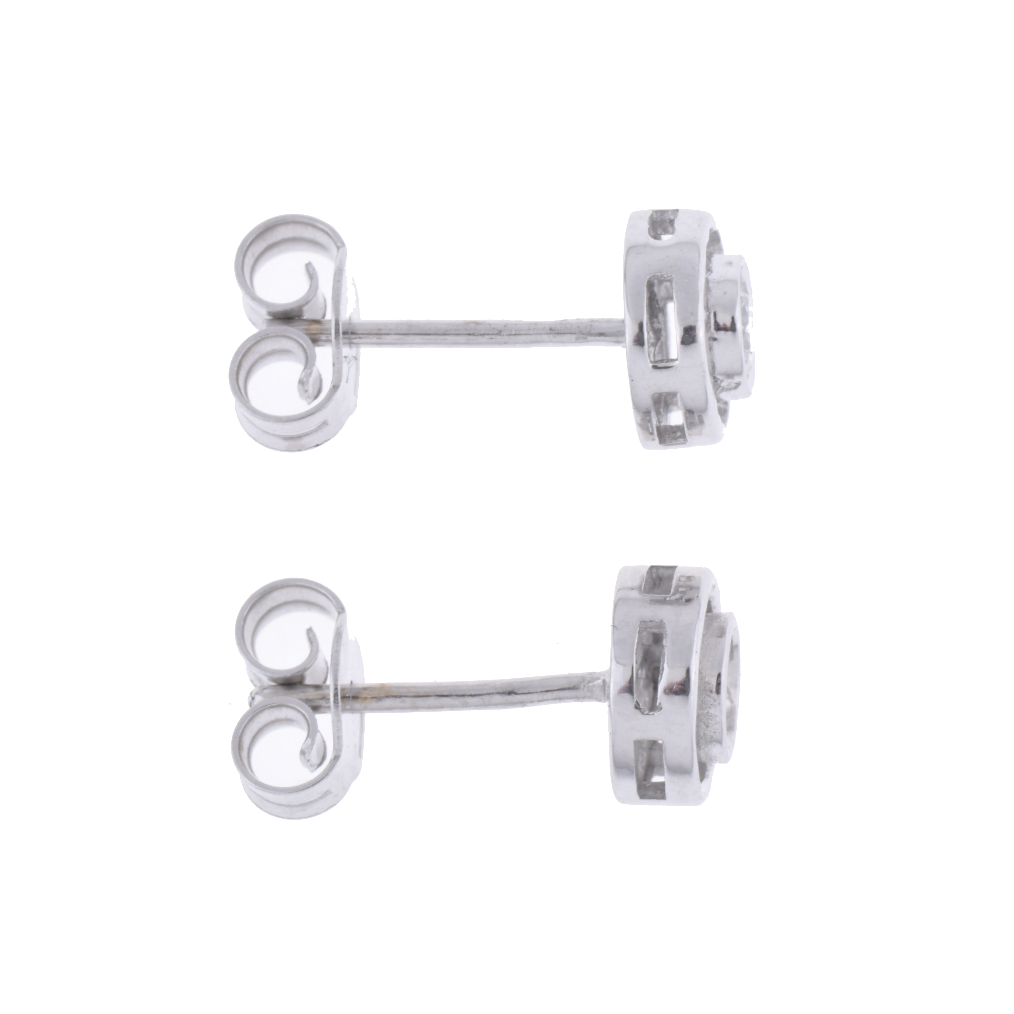 Pendientes con chatón de diamante.
