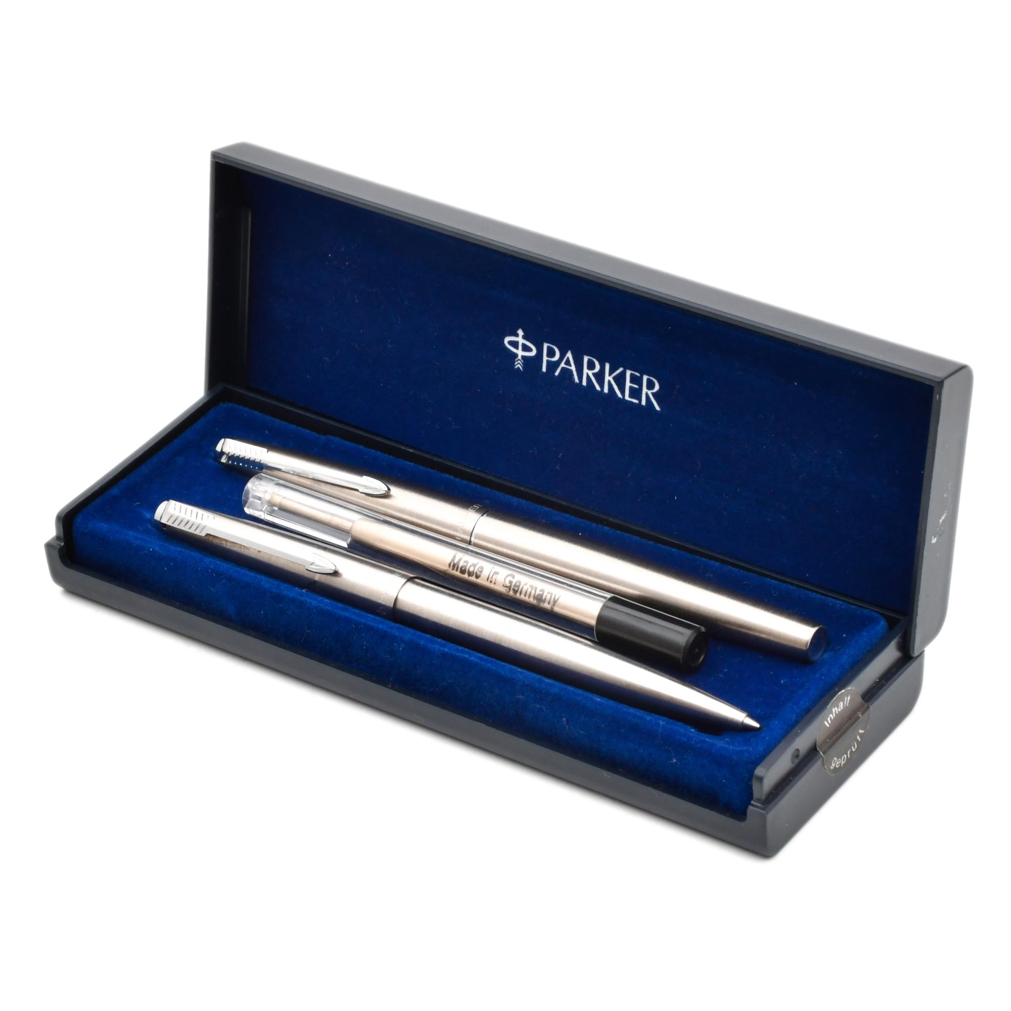 Pluma estilográfica y bolígrafo.