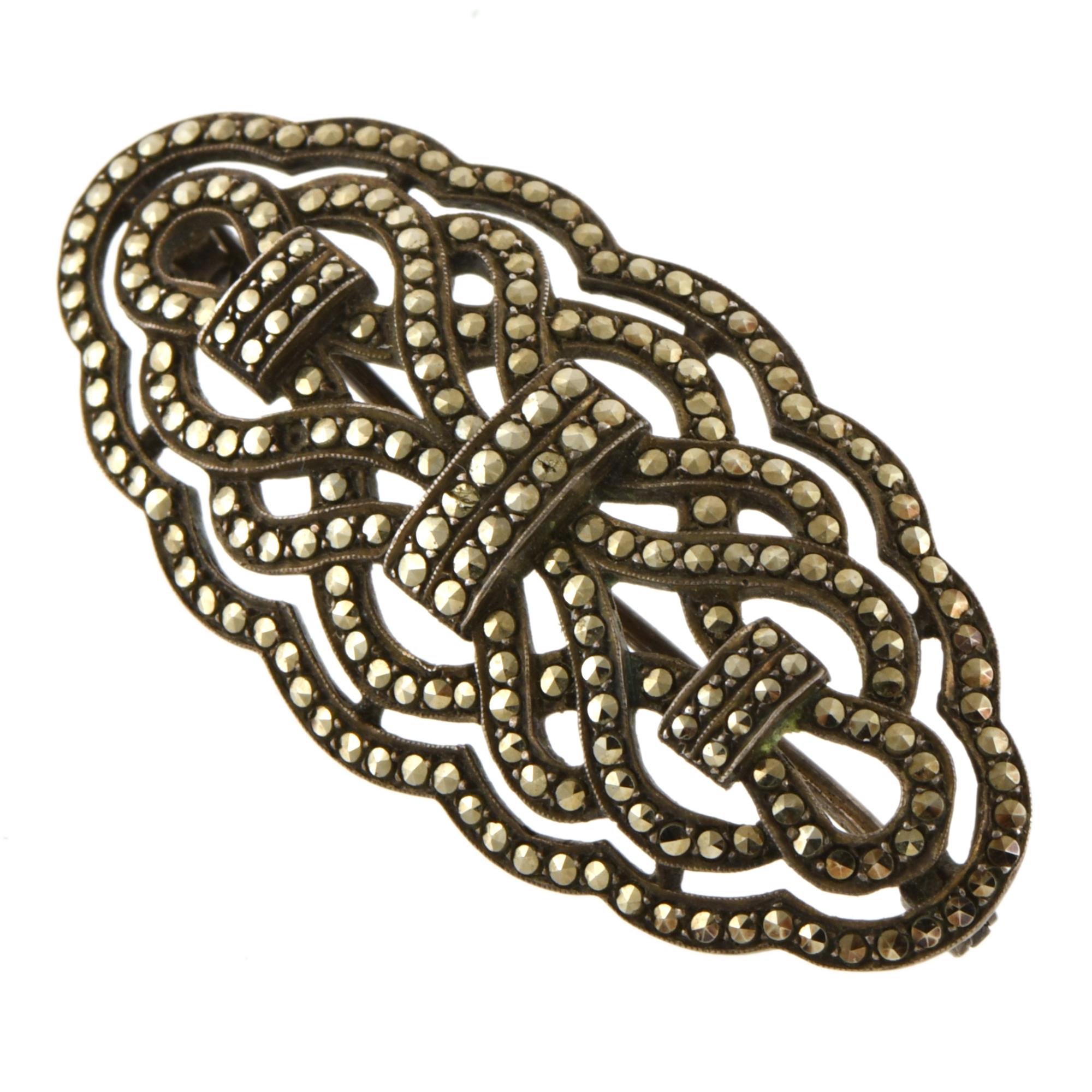 Conjunto de broche anillo y coltgante estilo art déco.