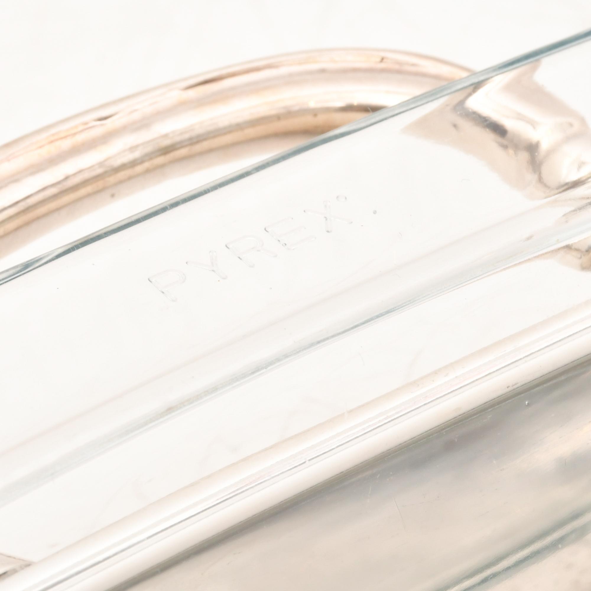 Miscelánia de objetos de sobremesa.