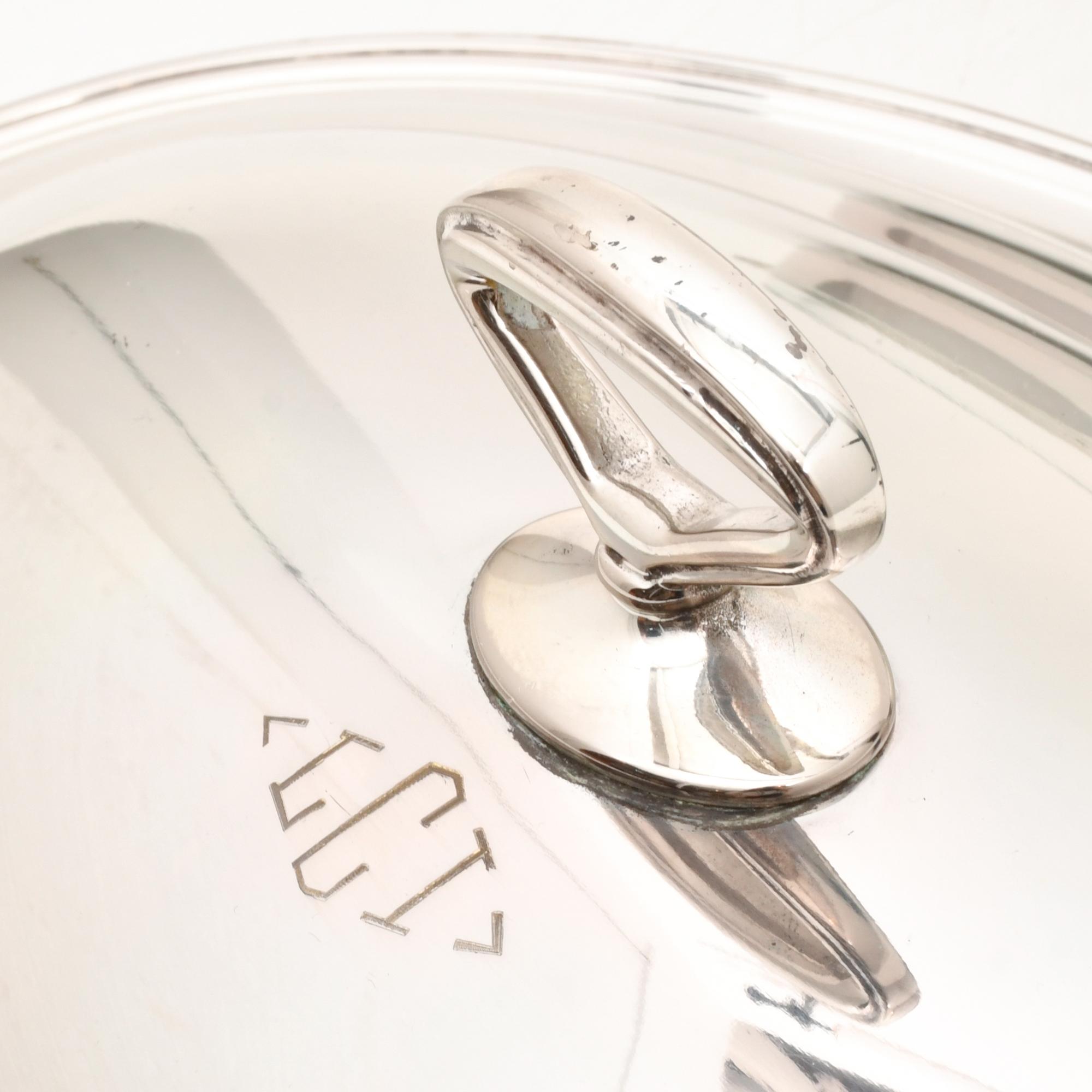 Miscelánia de objetos de sobremesa.